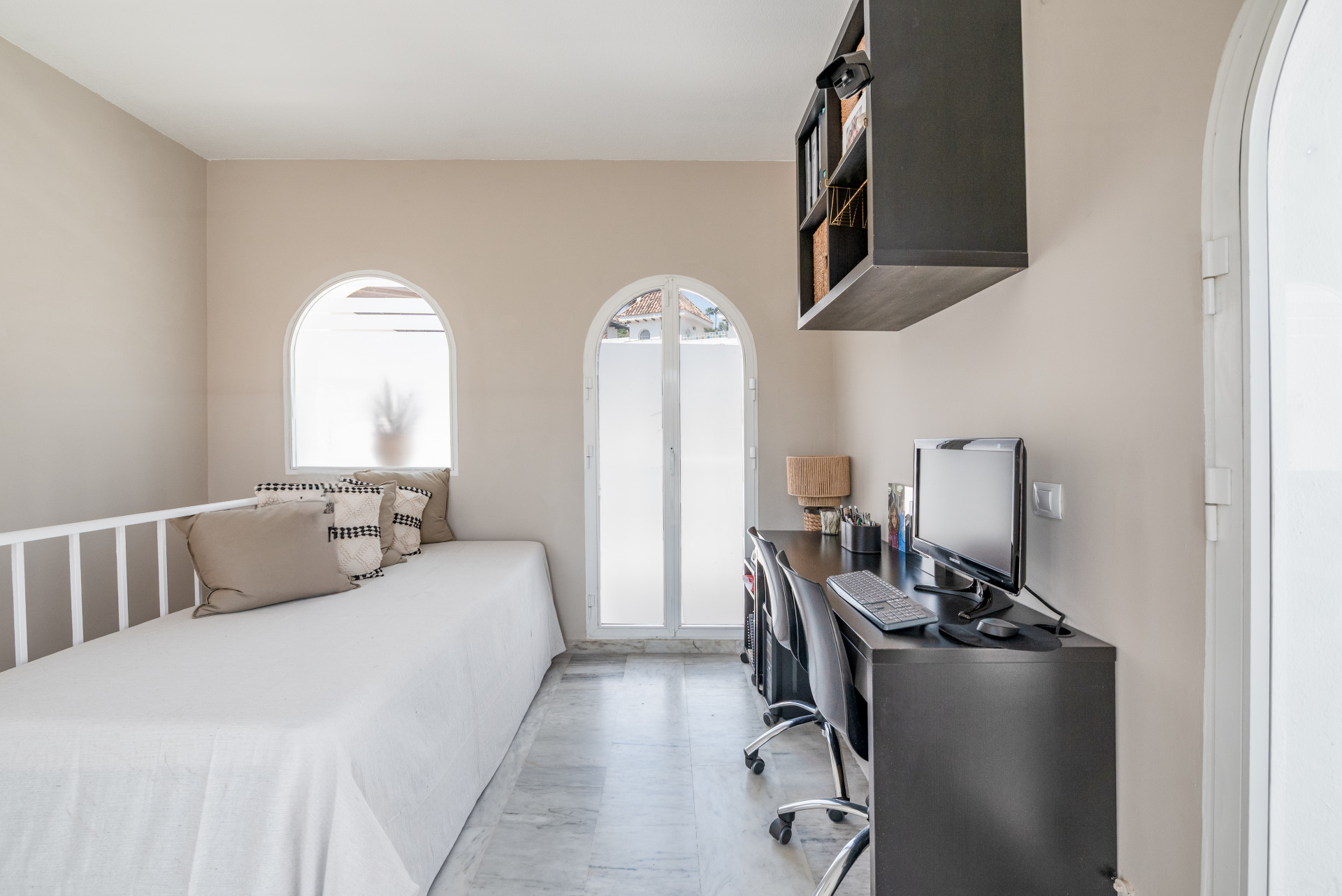 Modern Comfort Near the Coast: Renovated Townhouse in Manilva