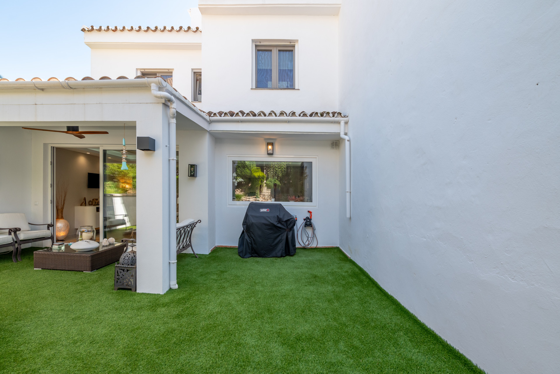 Modern Comfort Near the Coast: Renovated Townhouse in Manilva