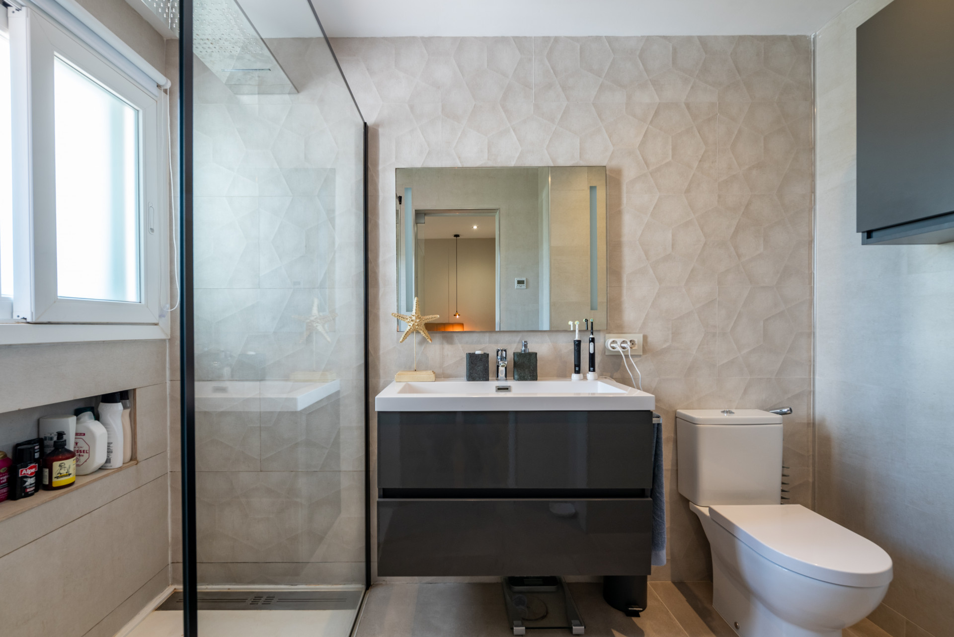 Modern Comfort Near the Coast: Renovated Townhouse in Manilva