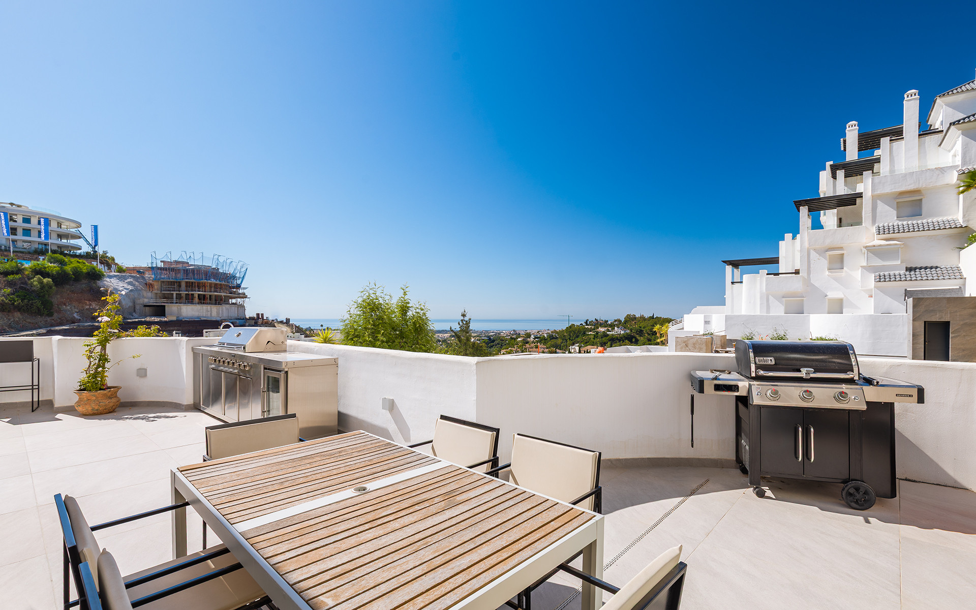 Appartement avec grande terrasse et vue sur la mer à Benahavis