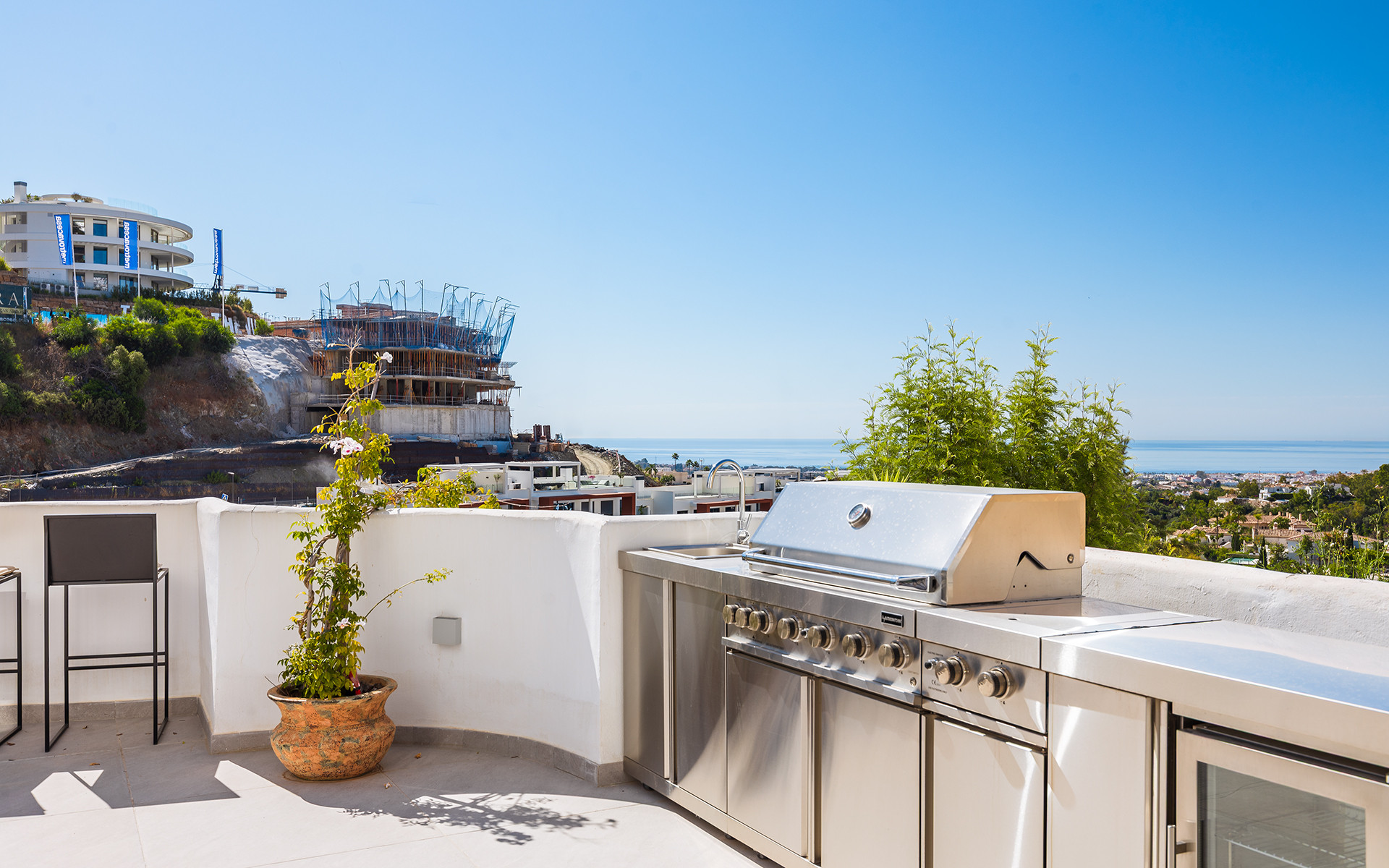 Appartement avec grande terrasse et vue sur la mer à Benahavis
