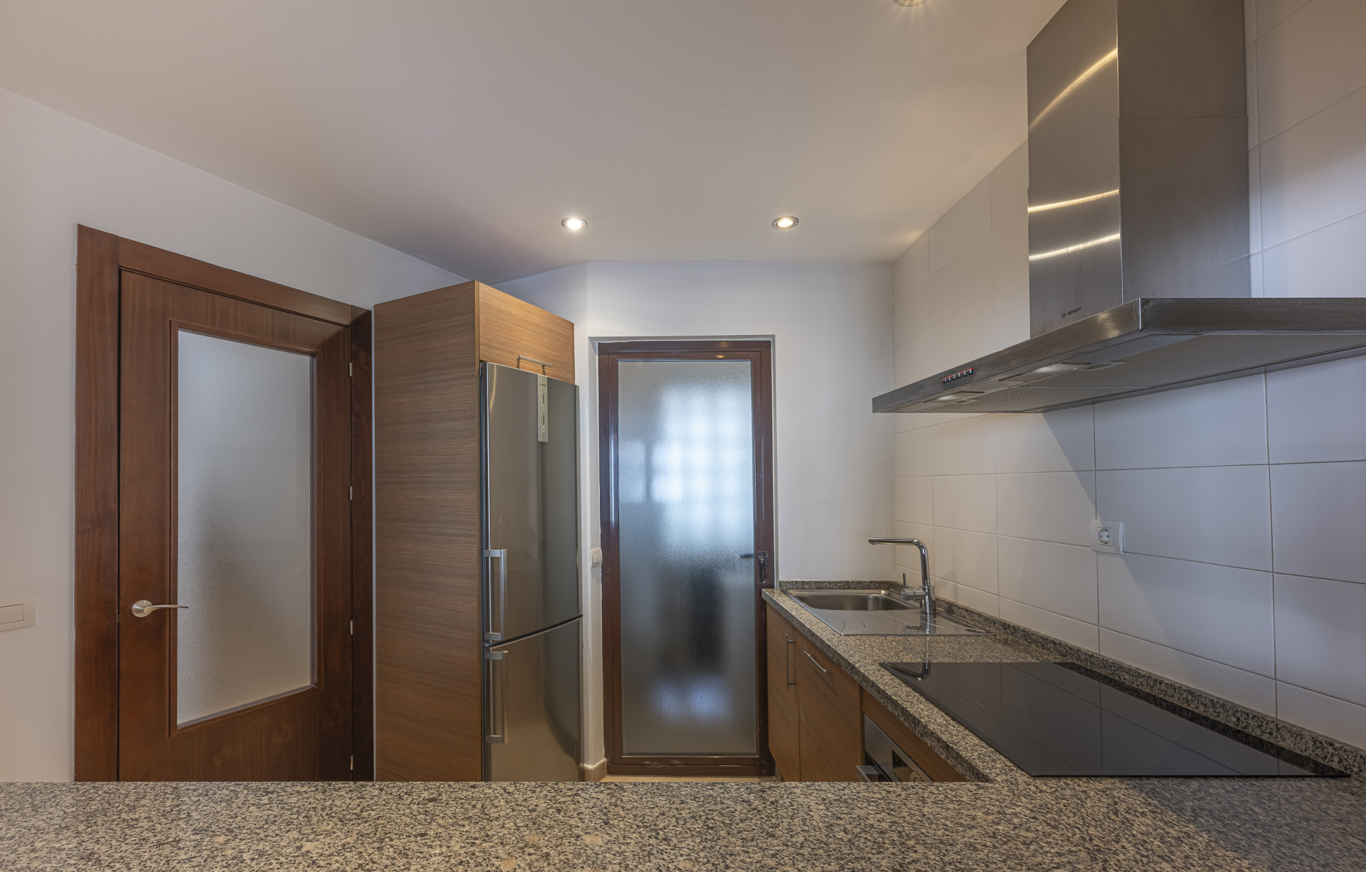 Triplex orientado al sur ubicado en una comunidad cerrada en Altos de Los Monteros en Marbella Este