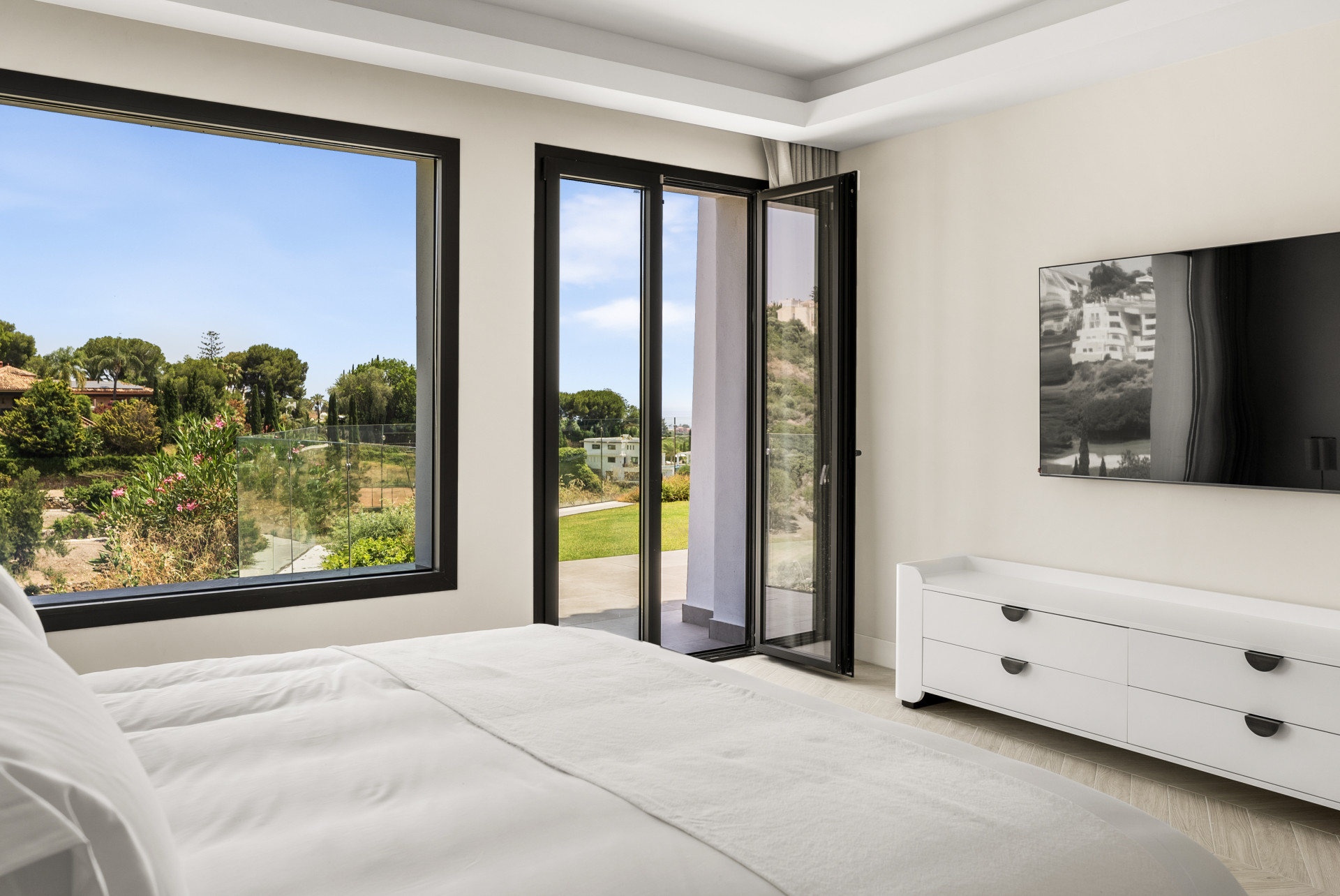 Villa located in Los Flamingos, with open views to the sea and the mountains in Benahavis