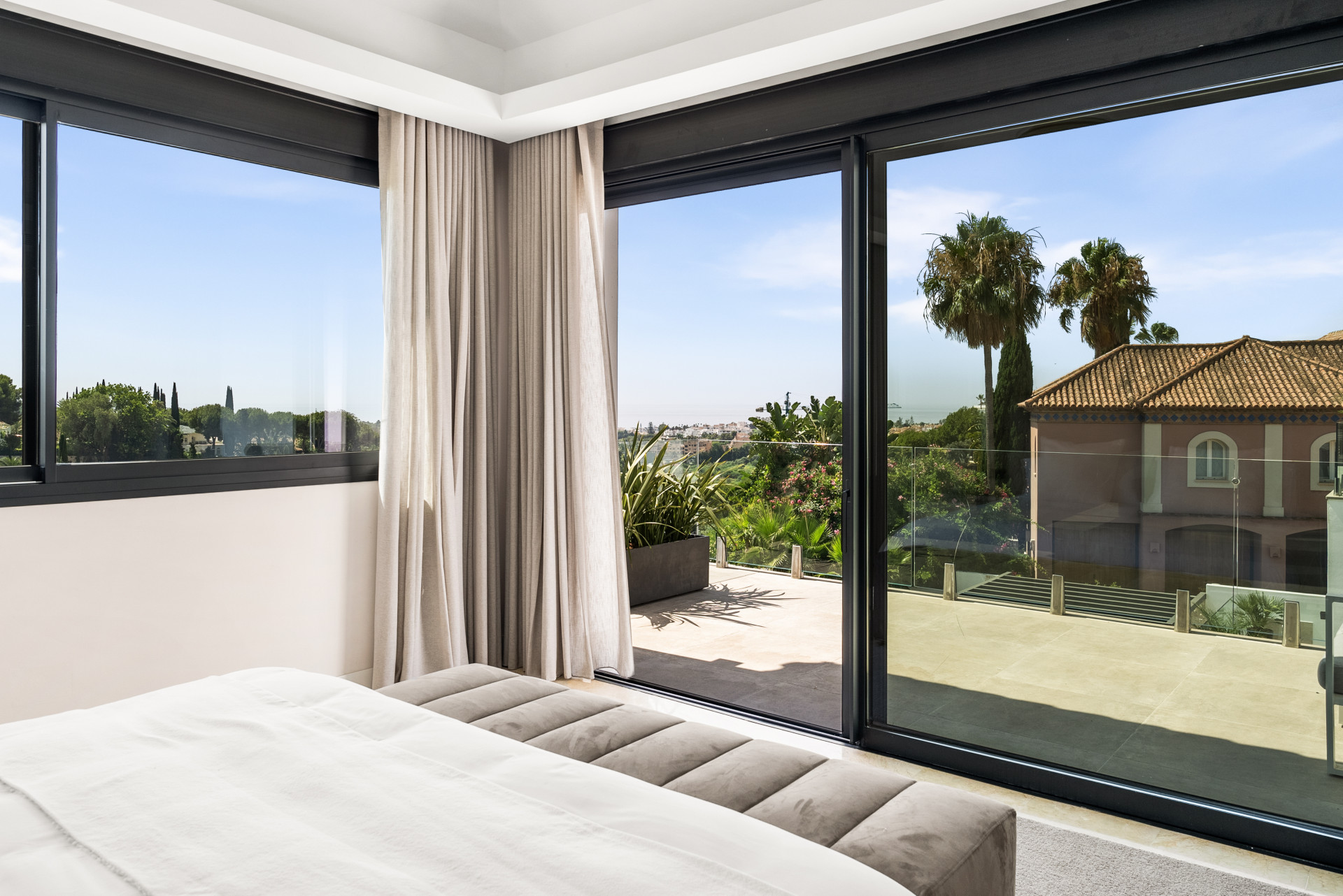 Villa located in Los Flamingos, with open views to the sea and the mountains in Benahavis
