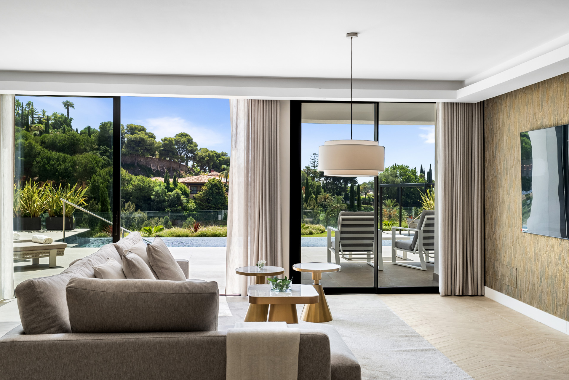 Villa located in Los Flamingos, with open views to the sea and the mountains in Benahavis