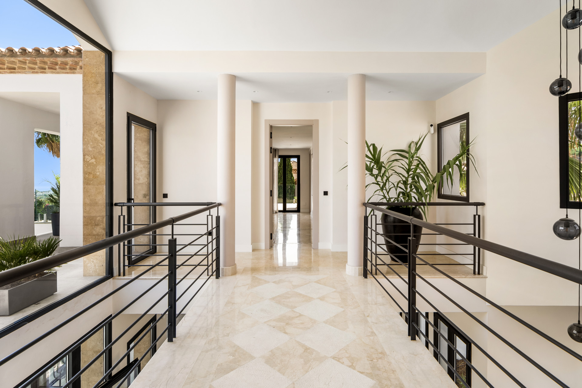 Villa located in Los Flamingos, with open views to the sea and the mountains in Benahavis
