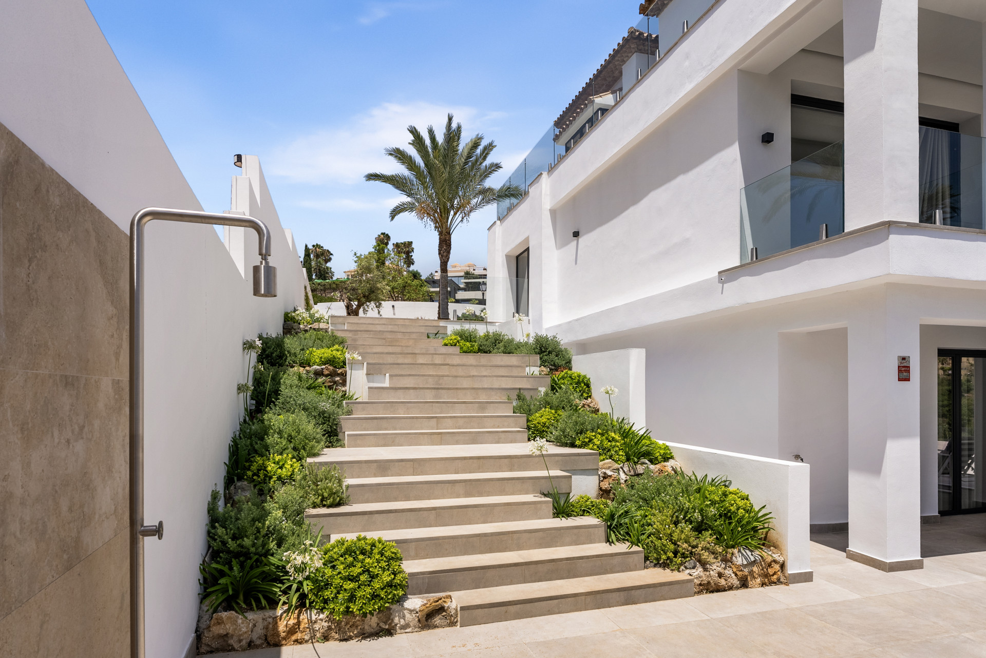 Villa located in Los Flamingos, with open views to the sea and the mountains in Benahavis