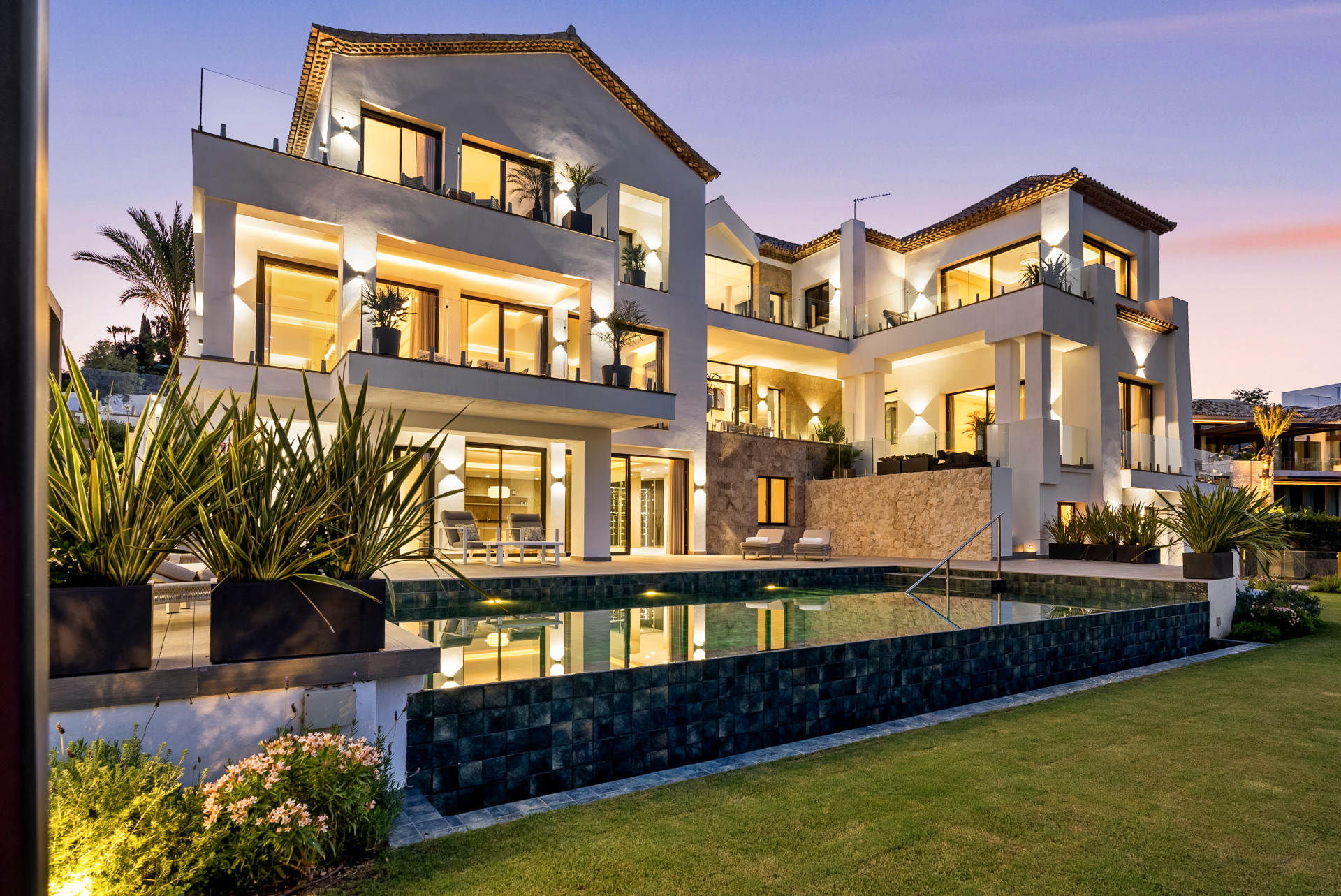 Villa located in Los Flamingos, with open views to the sea and the mountains in Benahavis