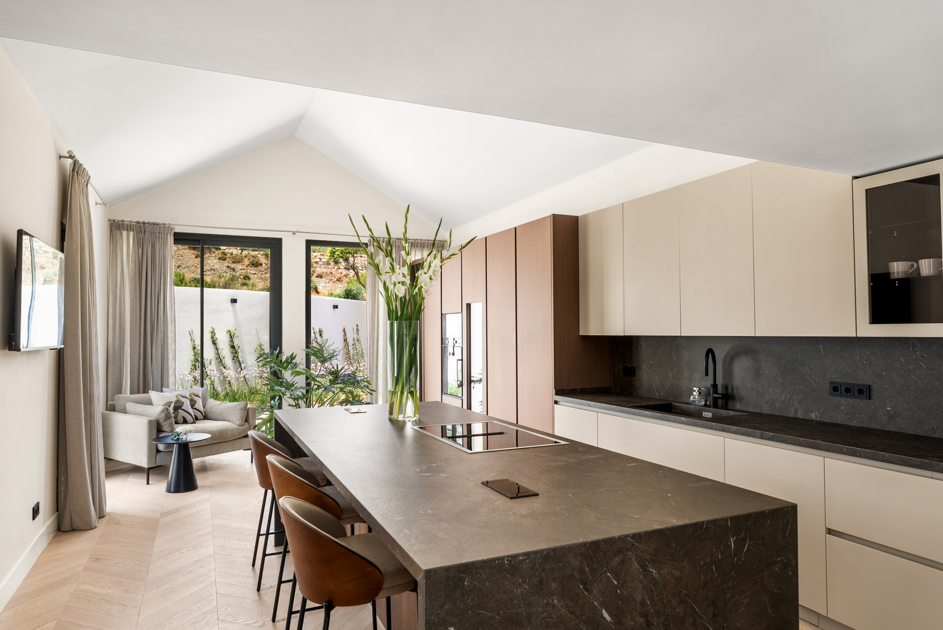 Villa located in Los Flamingos, with open views to the sea and the mountains in Benahavis