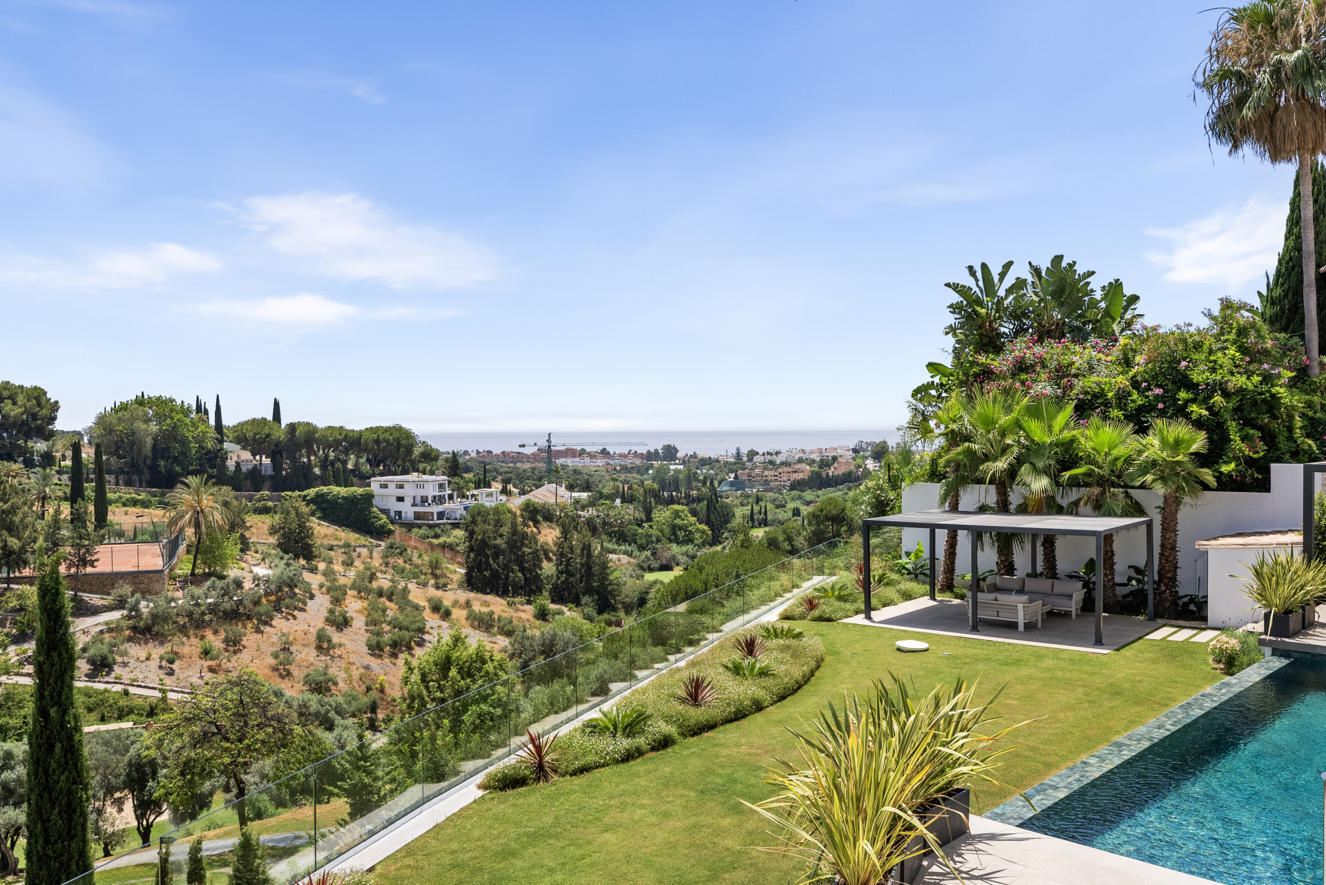 Villa located in Los Flamingos, with open views to the sea and the mountains in Benahavis