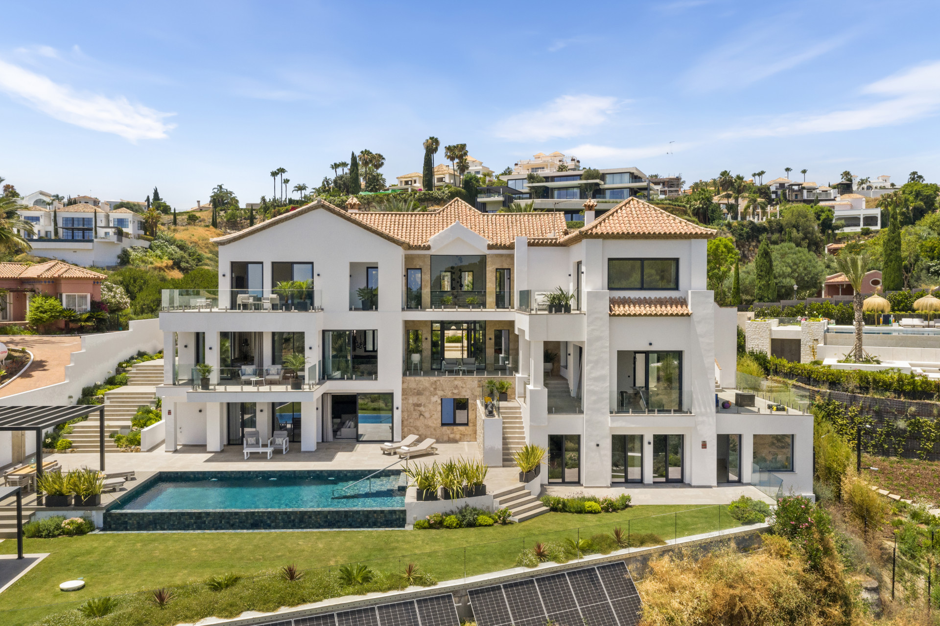 Villa located in Los Flamingos, with open views to the sea and the mountains in Benahavis