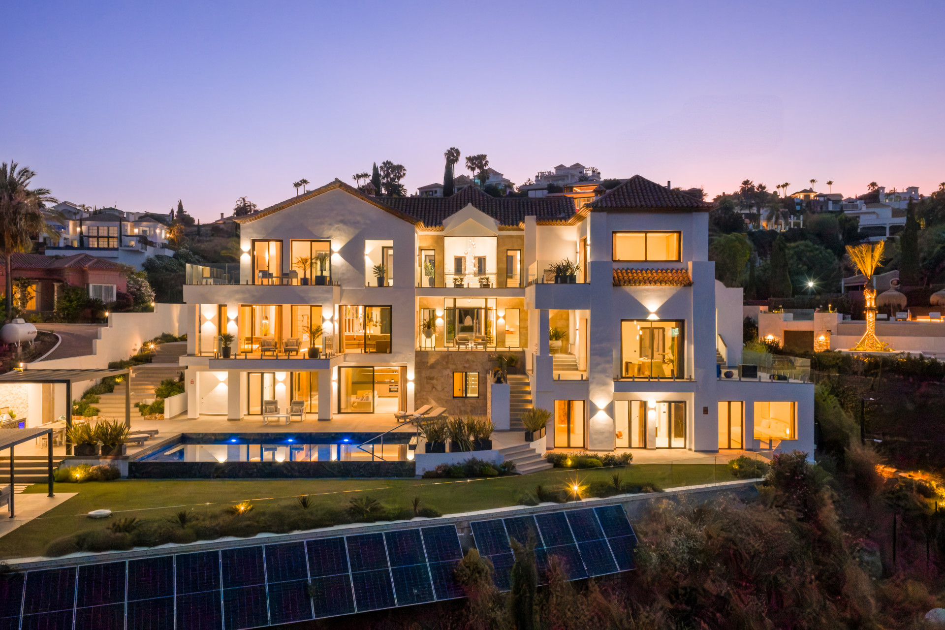 Villa located in Los Flamingos, with open views to the sea and the mountains in Benahavis