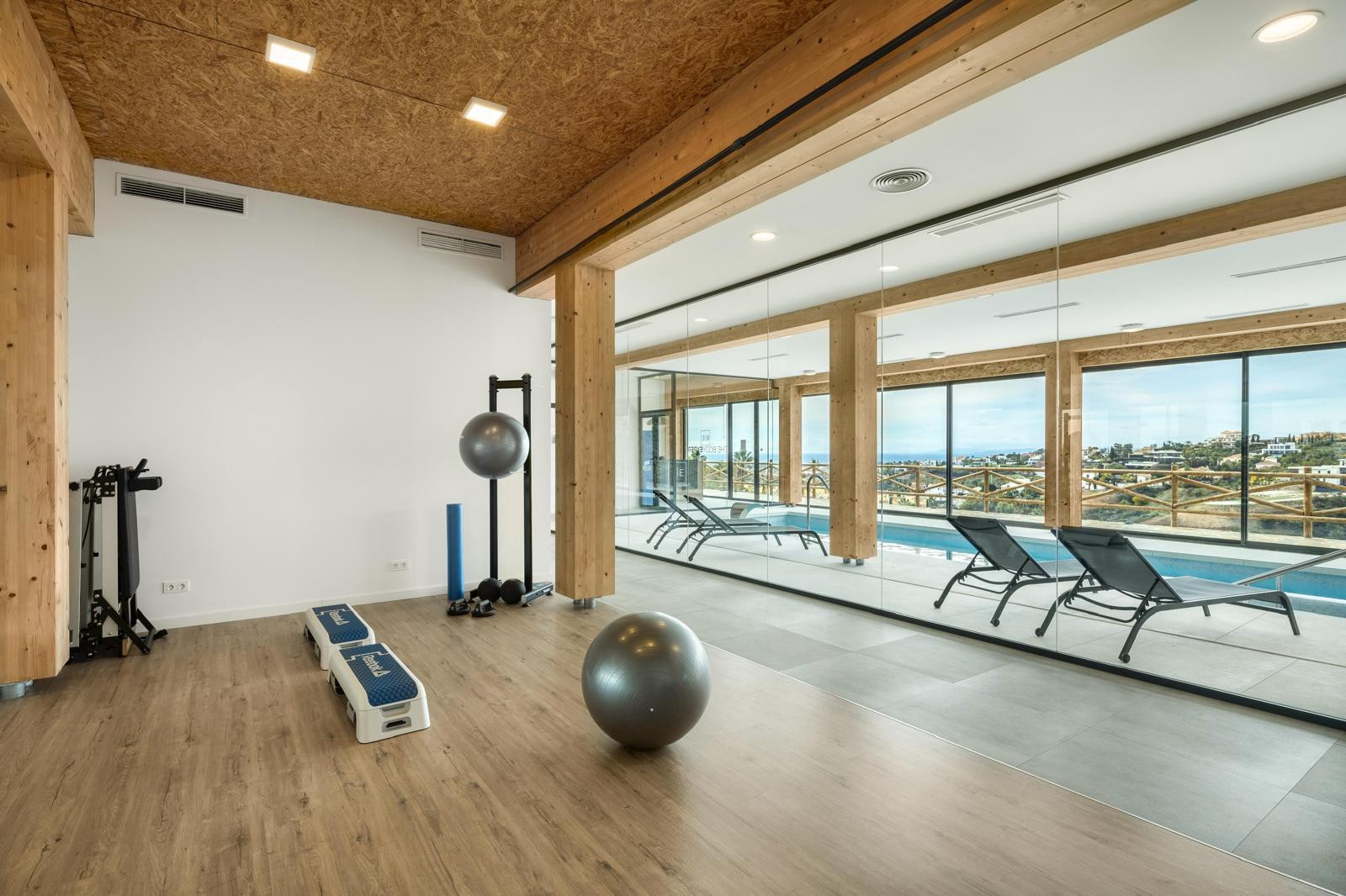 Stylish Ground-Floor Apartment in Paraíso Pueblo in Benahavis