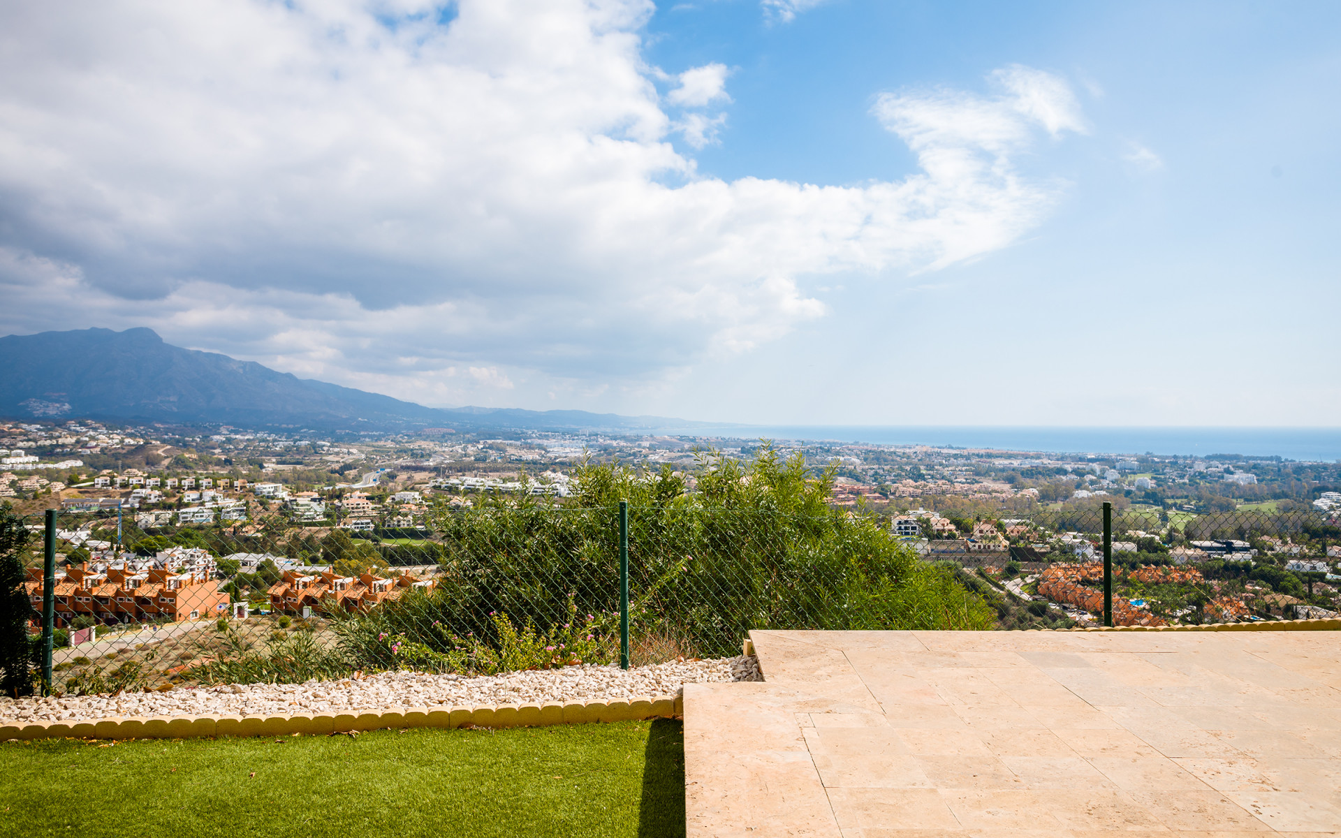 Casa unifamiliar con vistas abiertas en Marbella Vistas en Benahavis