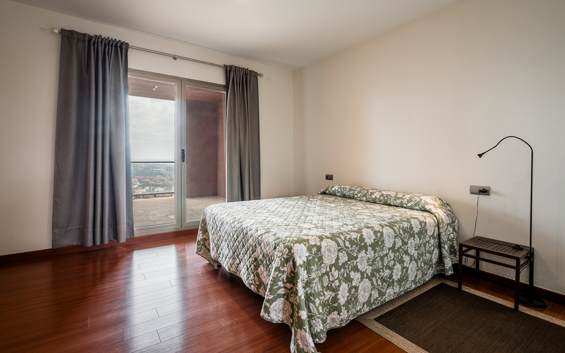 Casa unifamiliar con vistas abiertas en Marbella Vistas en Benahavis