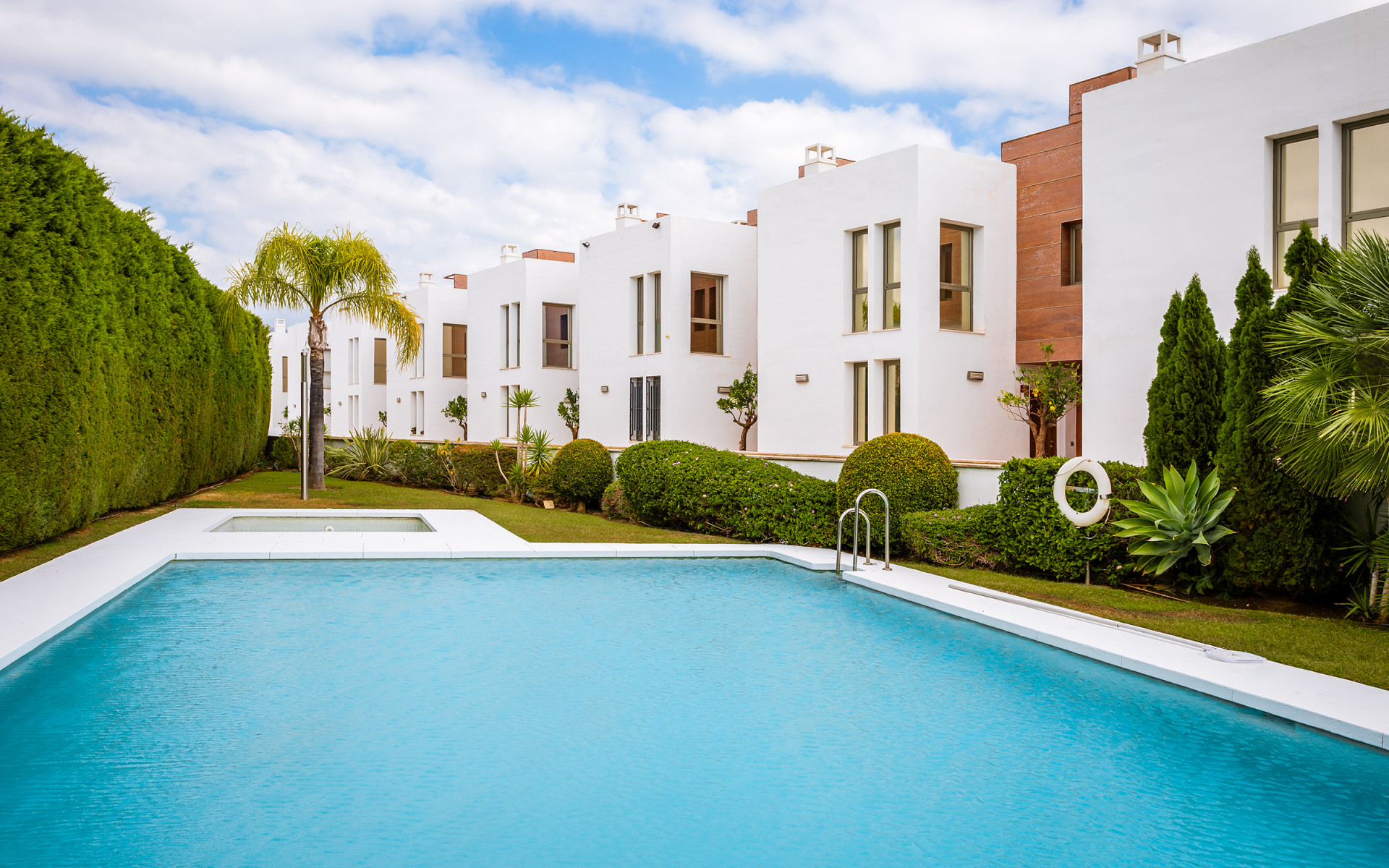 Casa unifamiliar con vistas abiertas en Marbella Vistas en Benahavis