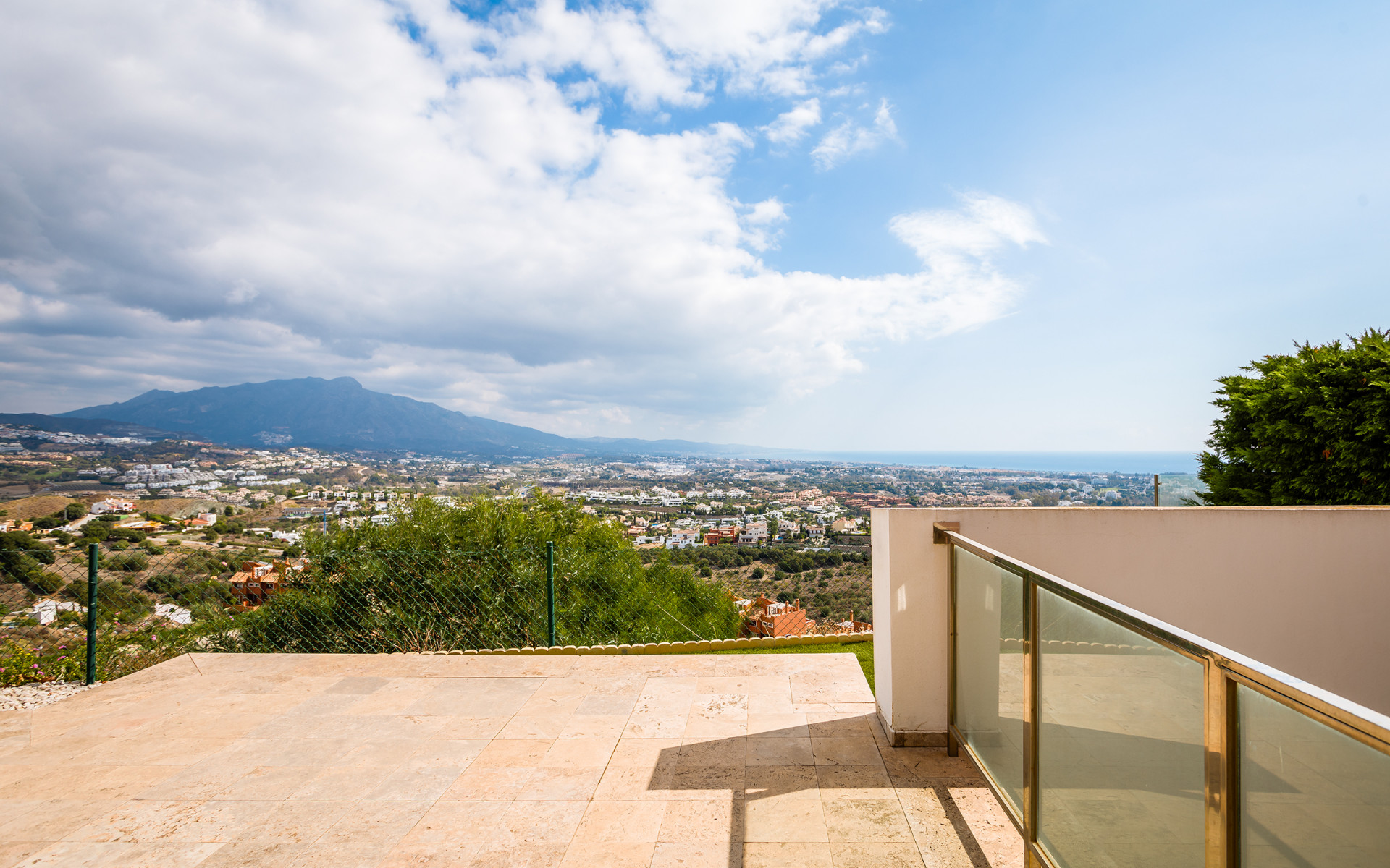 Casa unifamiliar con vistas abiertas en Marbella Vistas en Benahavis