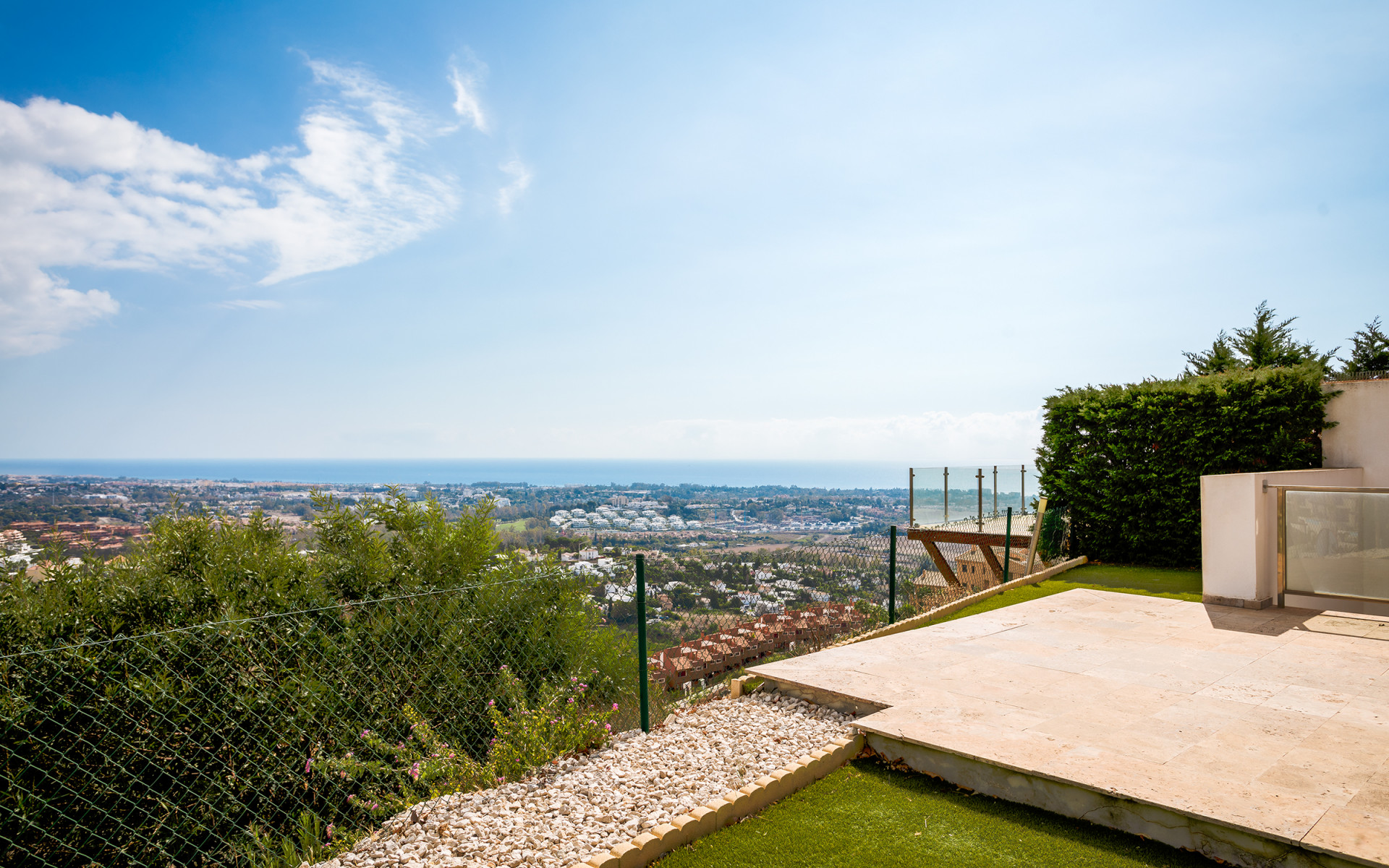 Casa unifamiliar con vistas abiertas en Marbella Vistas en Benahavis