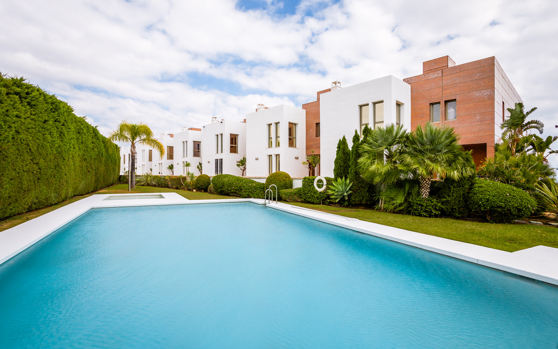Casa unifamiliar con vistas abiertas en Marbella Vistas en Benahavis