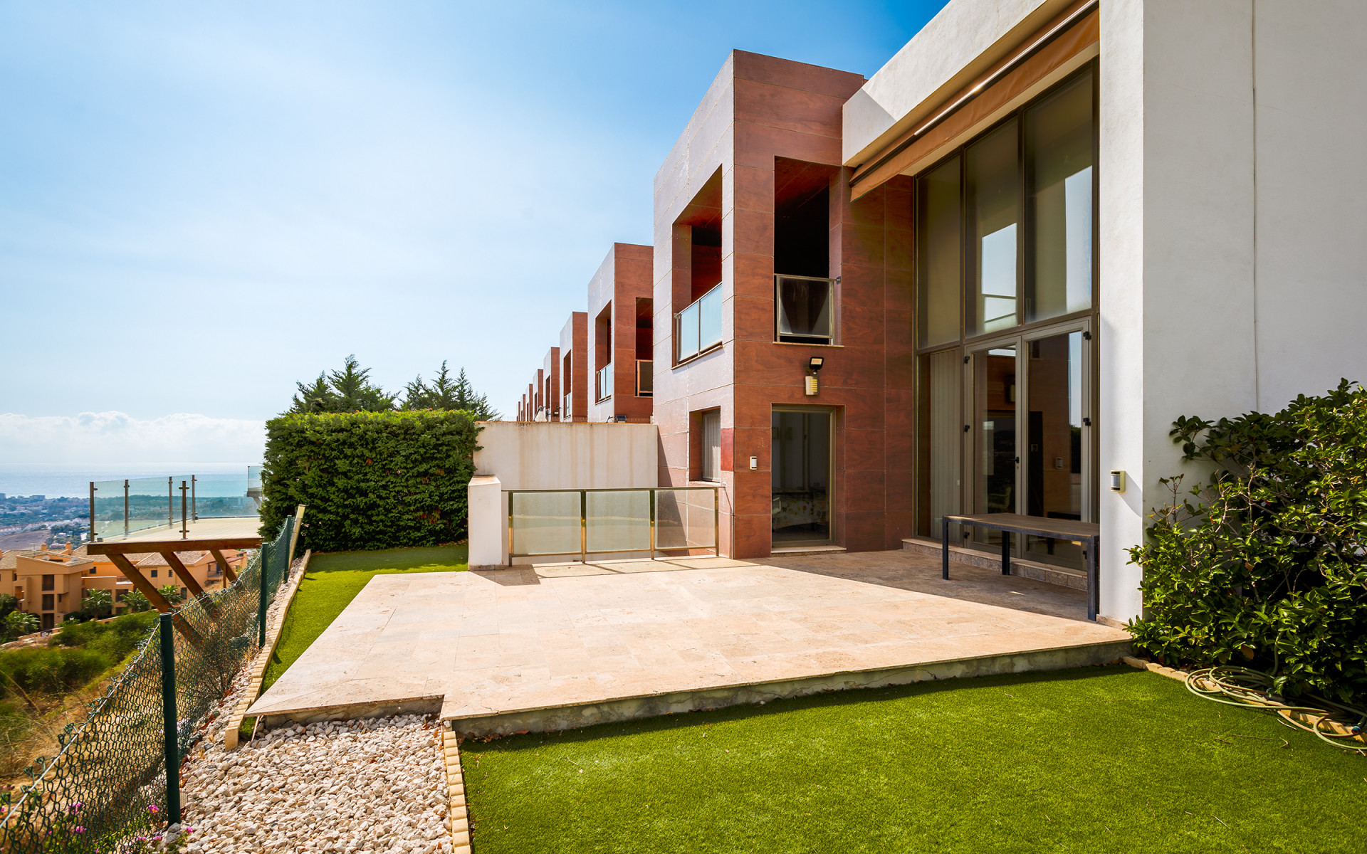Casa unifamiliar con vistas abiertas en Marbella Vistas en Benahavis