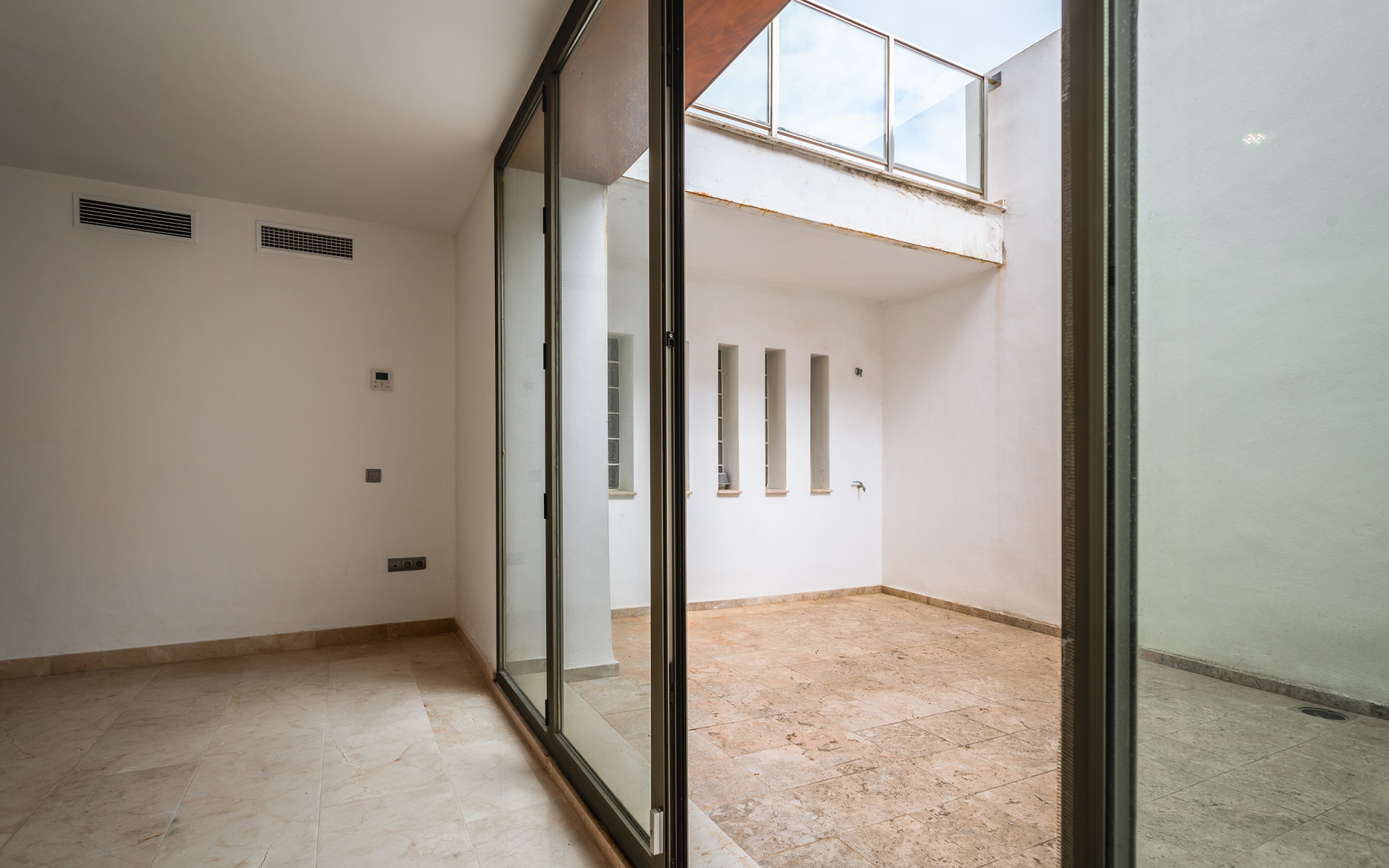 Casa unifamiliar con vistas abiertas en Marbella Vistas en Benahavis