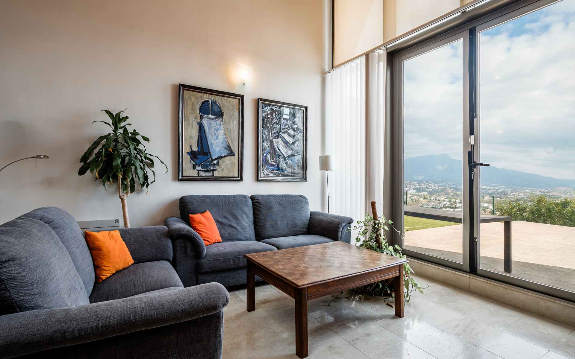 Casa unifamiliar con vistas abiertas en Marbella Vistas en Benahavis