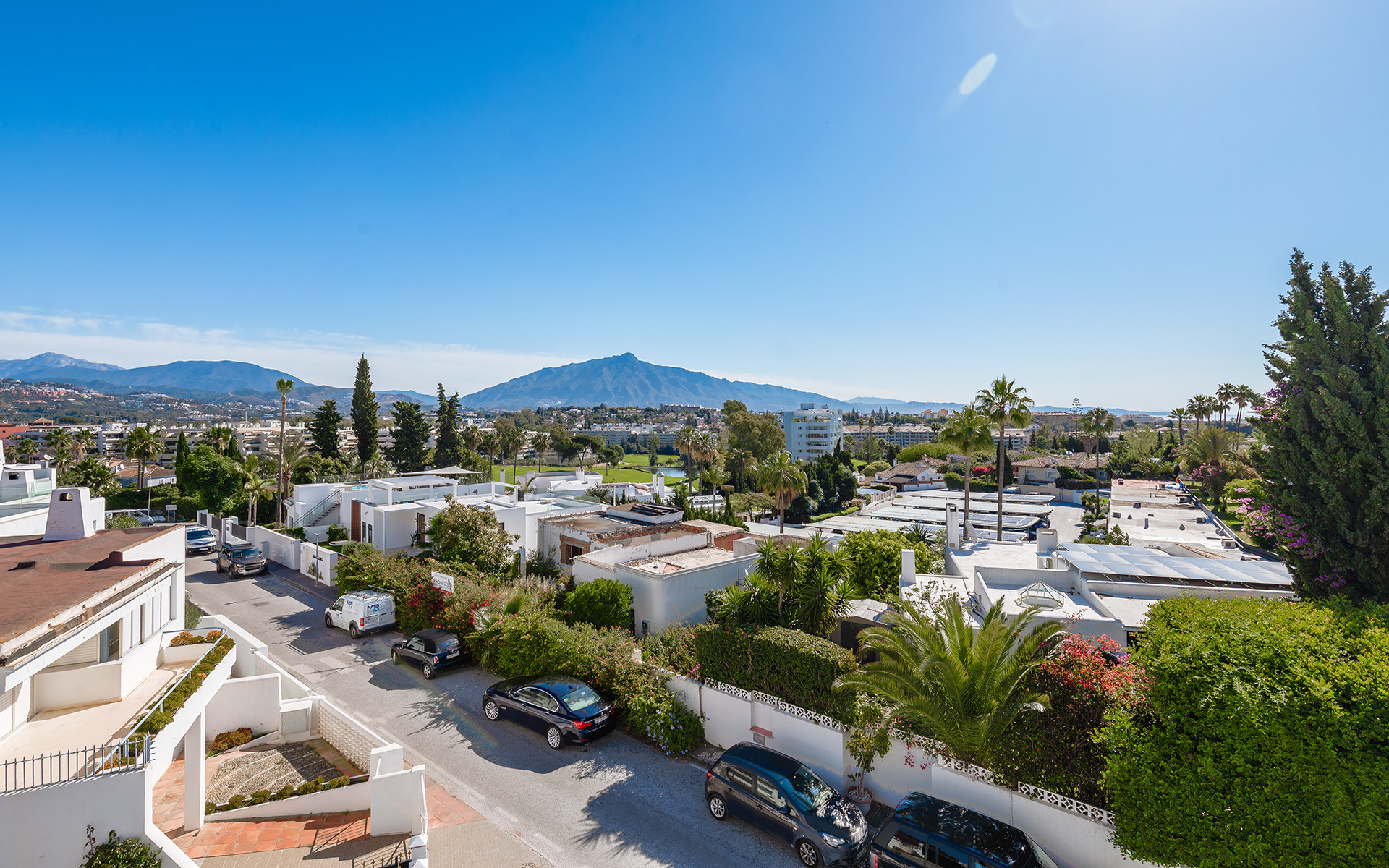 3 bedroom penthouse with views to the sea, the mountains and the golf course in San Pedro de Alcantara