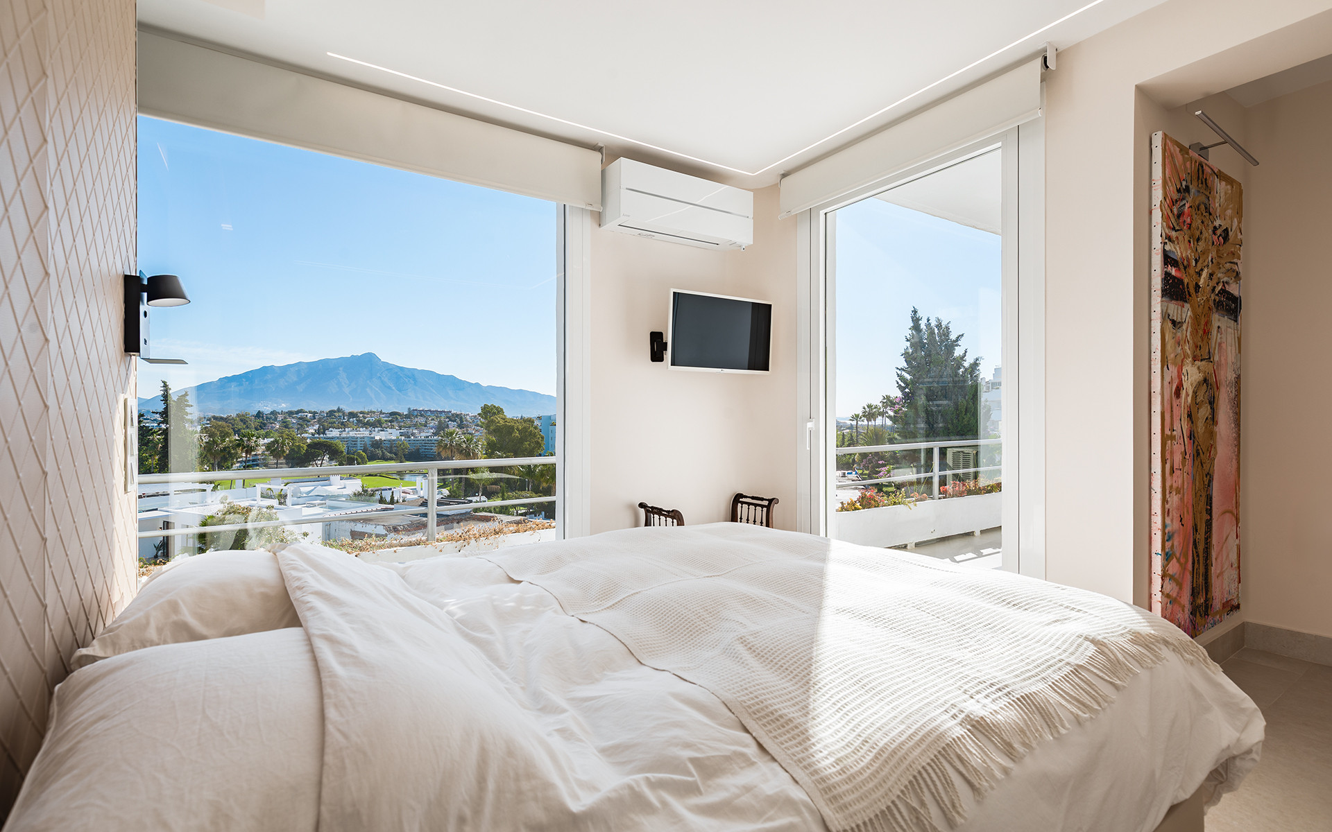 3 bedroom penthouse with views to the sea, the mountains and the golf course in San Pedro de Alcantara