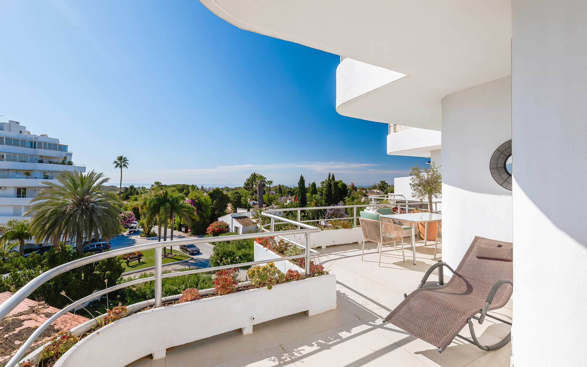 3 bedroom penthouse with views to the sea, the mountains and the golf course in San Pedro de Alcantara