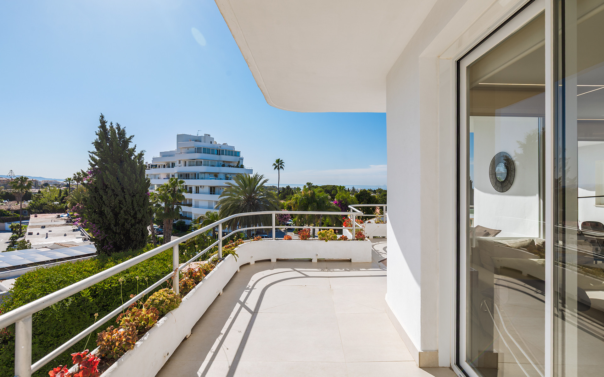 3 bedroom penthouse with views to the sea, the mountains and the golf course in San Pedro de Alcantara