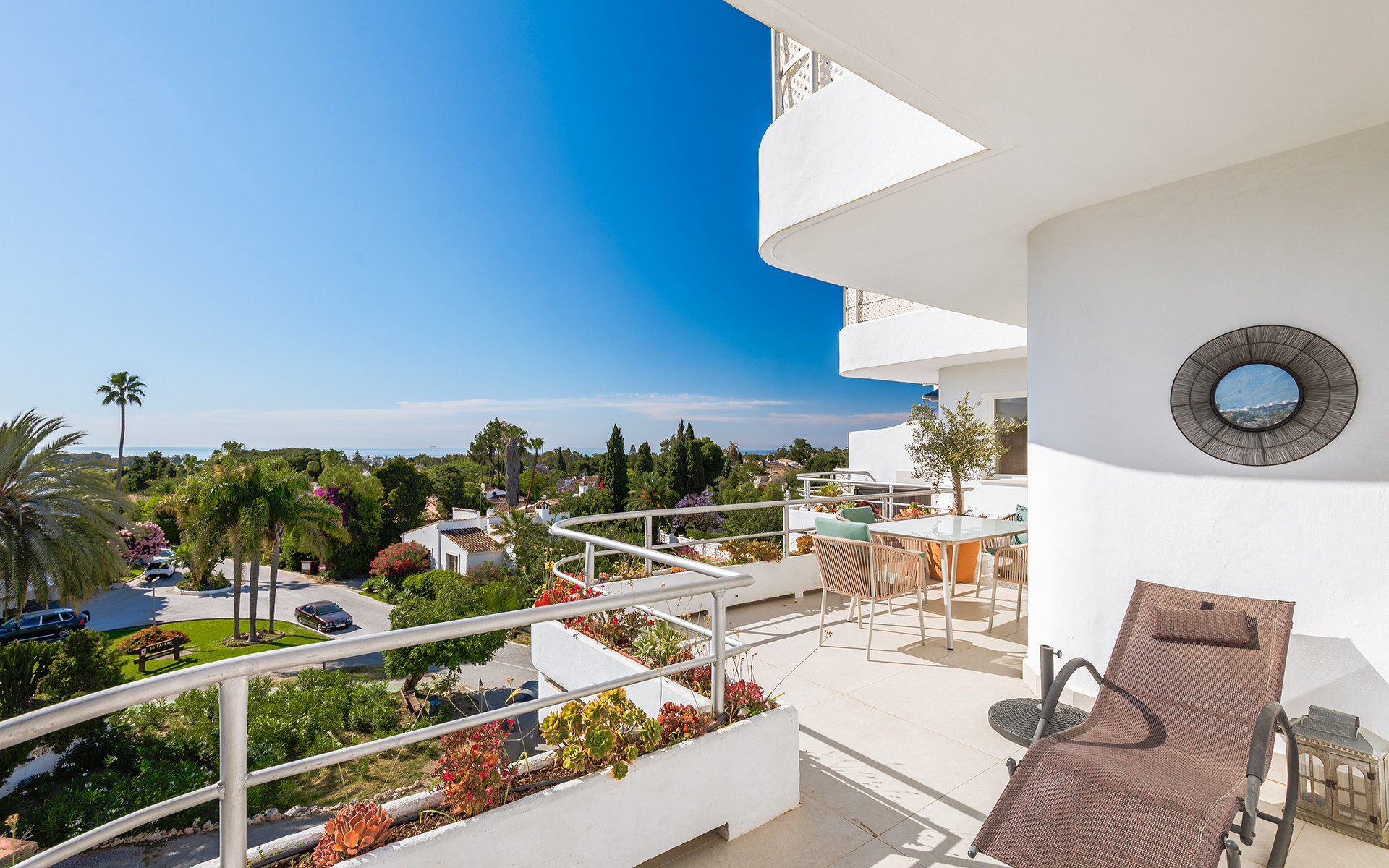 3 bedroom penthouse with views to the sea, the mountains and the golf course in San Pedro de Alcantara