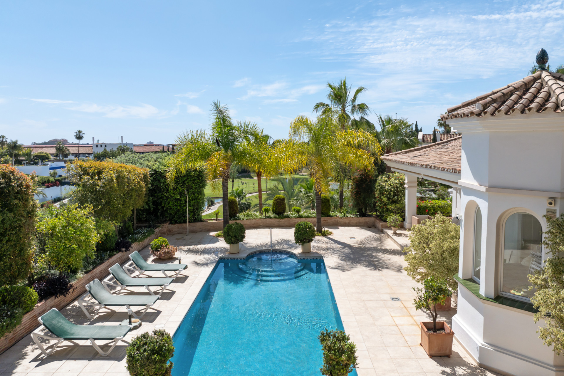 Andalusion style villa with La Quinta golf and sea vieuws in Benahavis