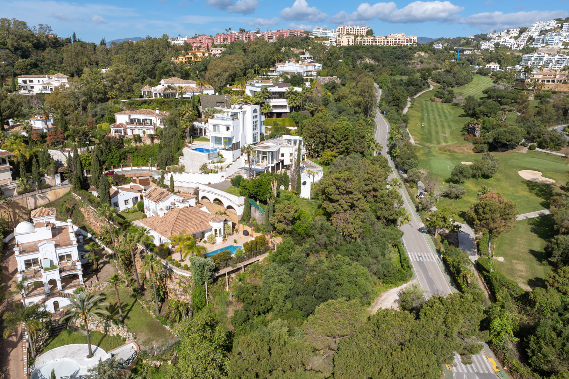 Andalusion style villa with La Quinta golf and sea vieuws in Benahavis