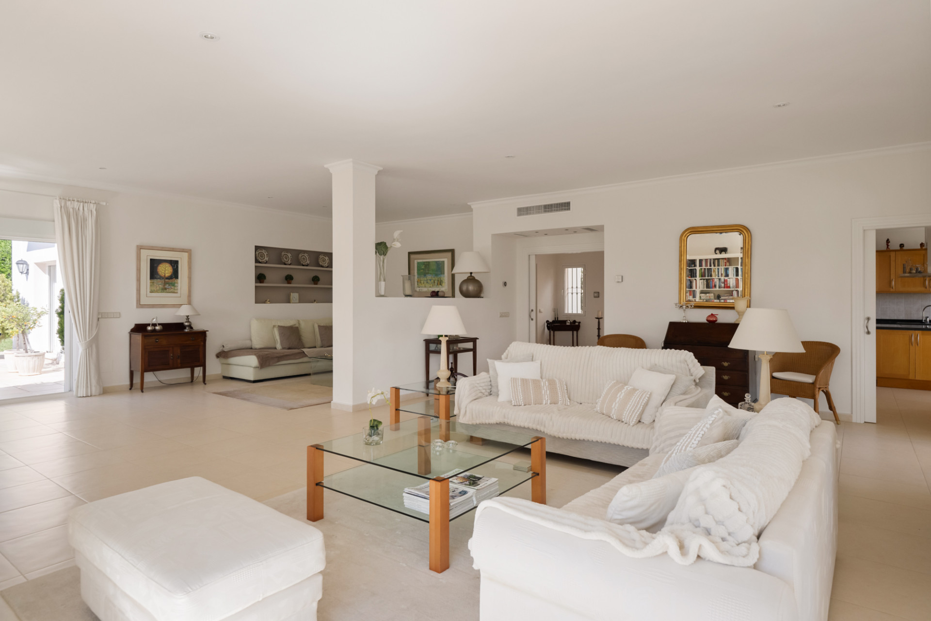 Andalusion style villa with La Quinta golf and sea vieuws in Benahavis
