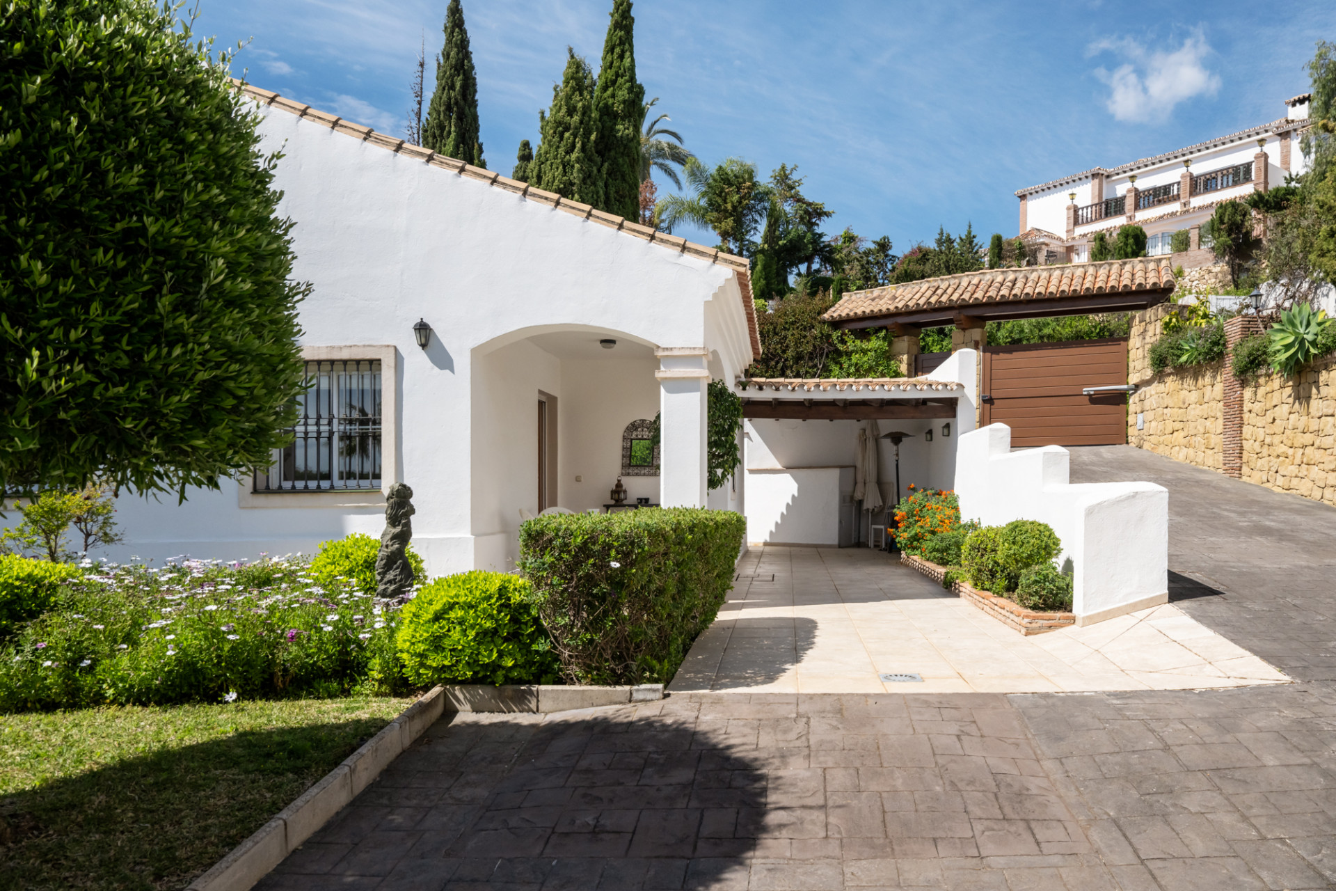 Andalusion style villa with La Quinta golf and sea vieuws in Benahavis