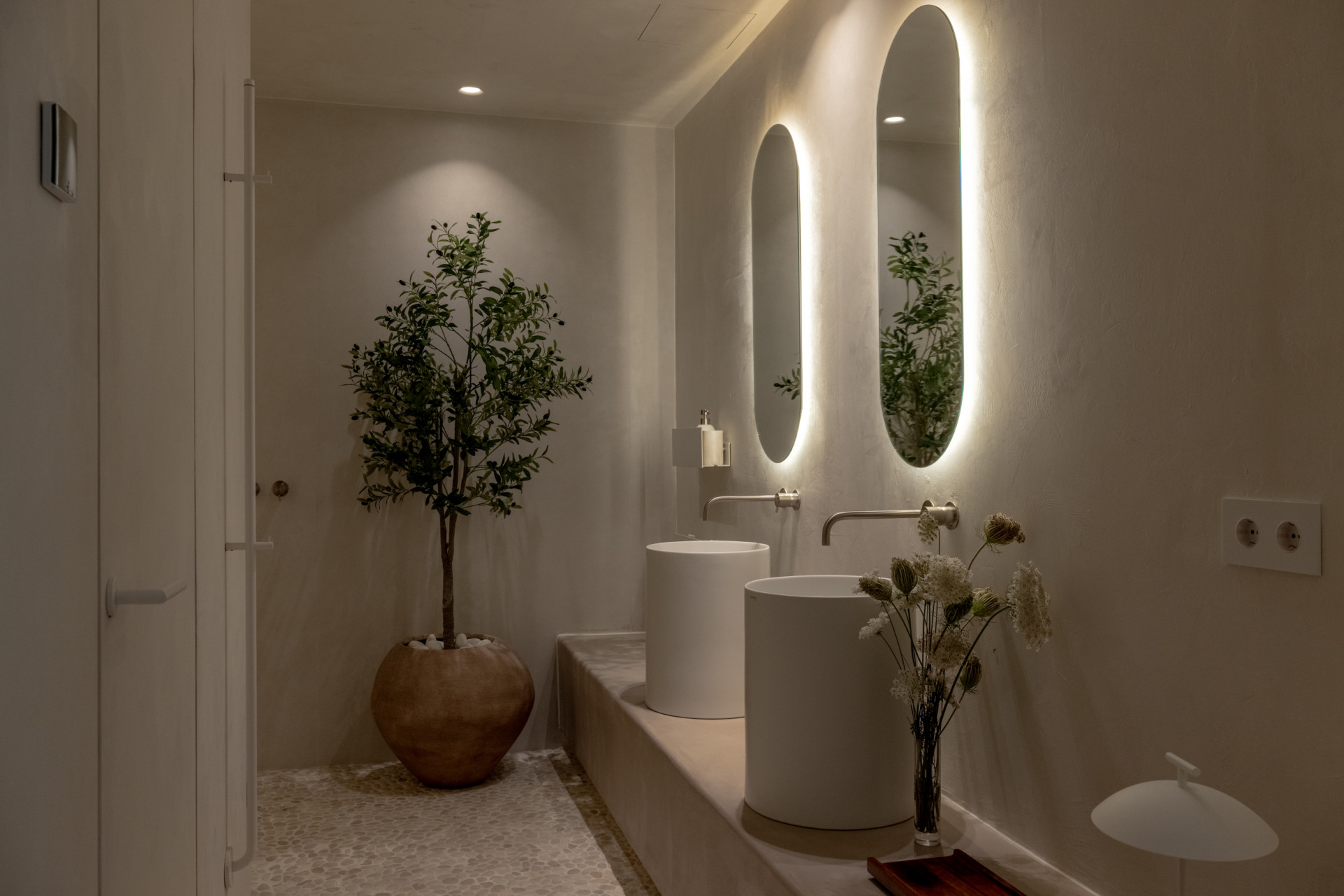 Duplex penthouse with private pool, sea views, and prime Golden Mile location in Marbella Golden Mile
