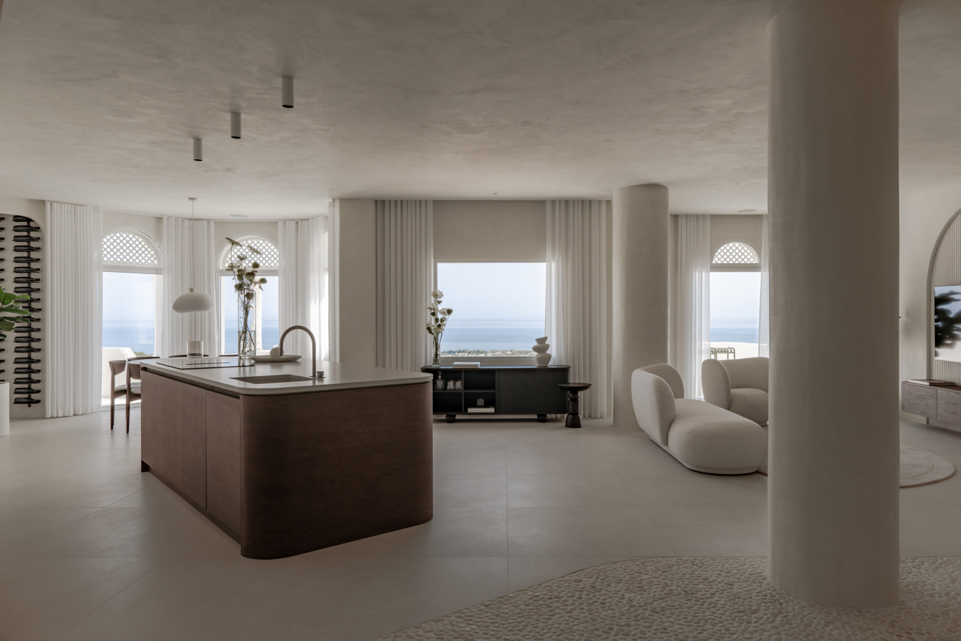Duplex penthouse with private pool, sea views, and prime Golden Mile location in Marbella Golden Mile