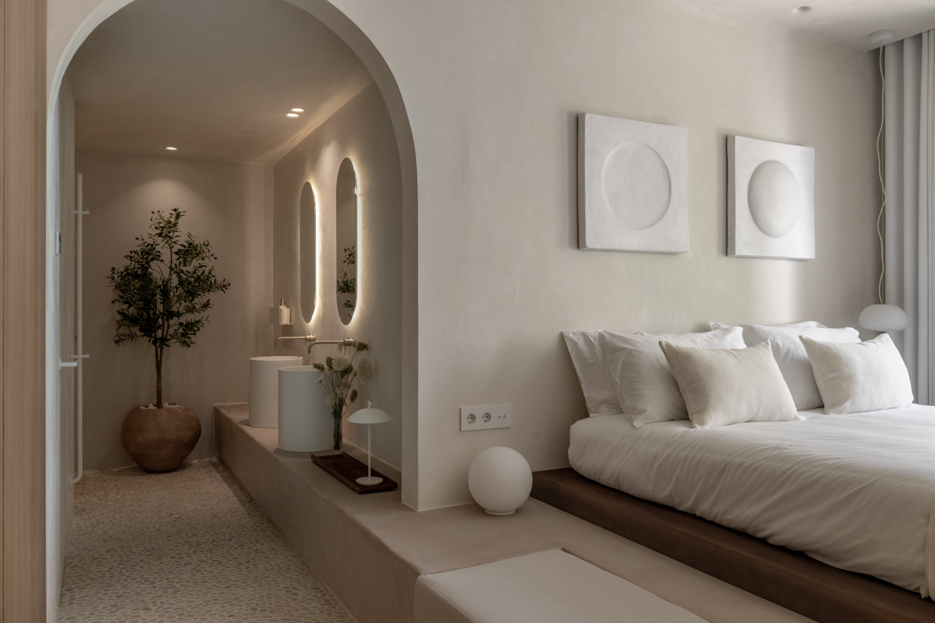 Duplex penthouse with private pool, sea views, and prime Golden Mile location in Marbella Golden Mile
