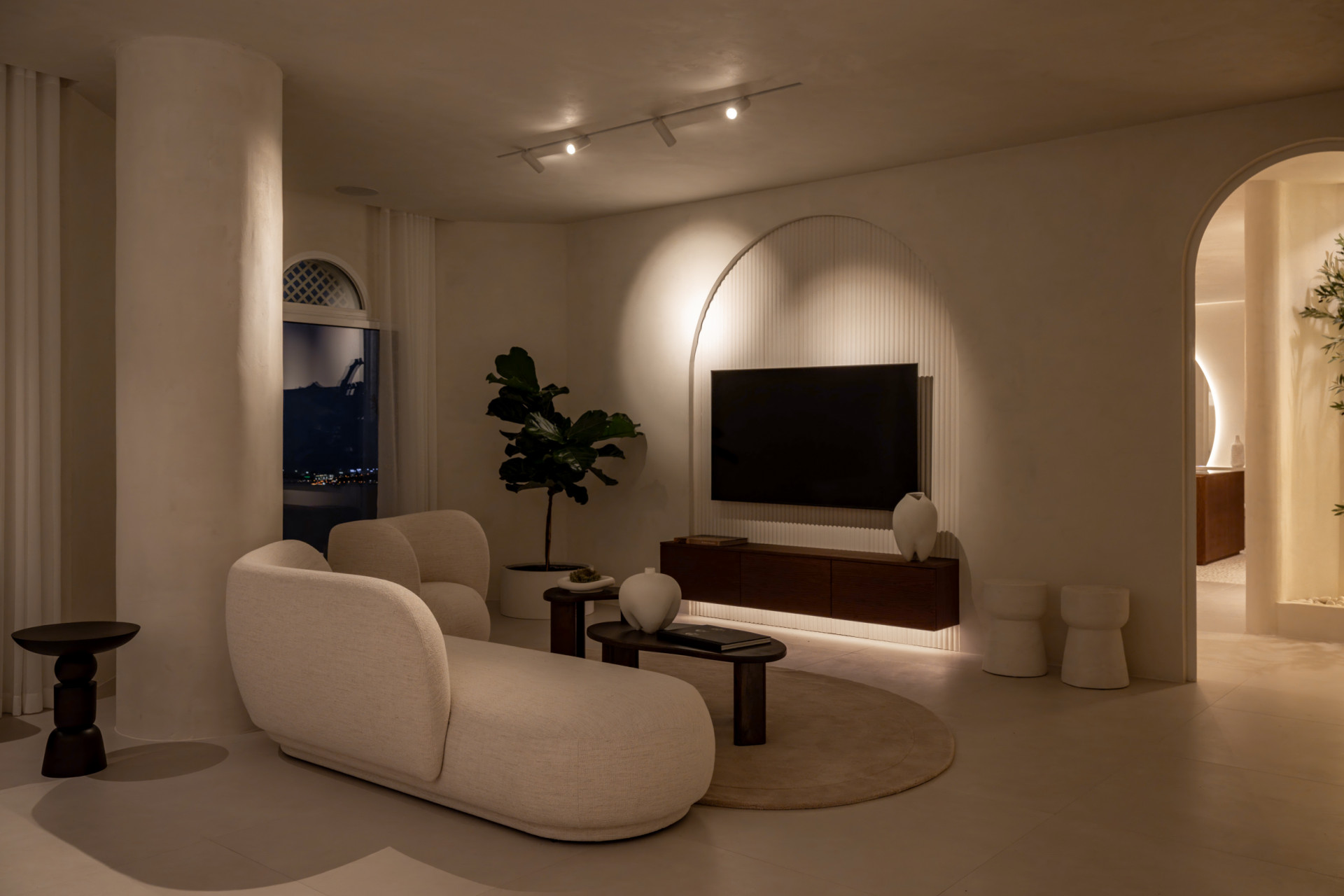 Duplex penthouse with private pool, sea views, and prime Golden Mile location in Marbella Golden Mile