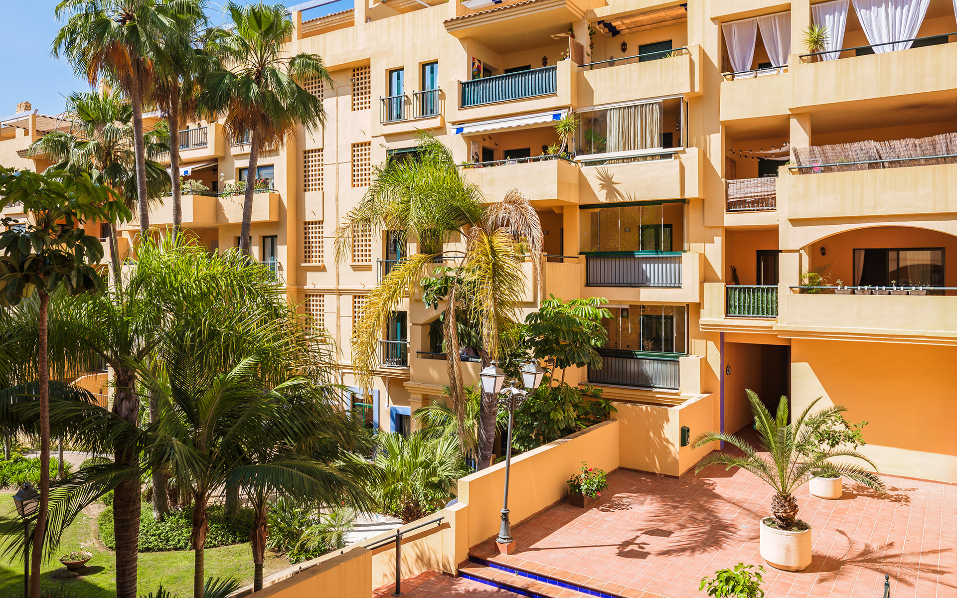 Stylish 4-Bedroom Beachside Apartment in San Pedro de Alcantara