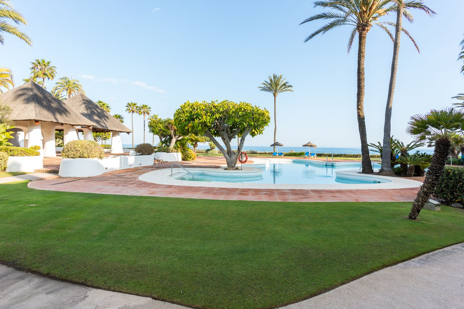 Appartement met directe toegang tot het zwembad in La Alcazaba Puerto Banús in Estepona