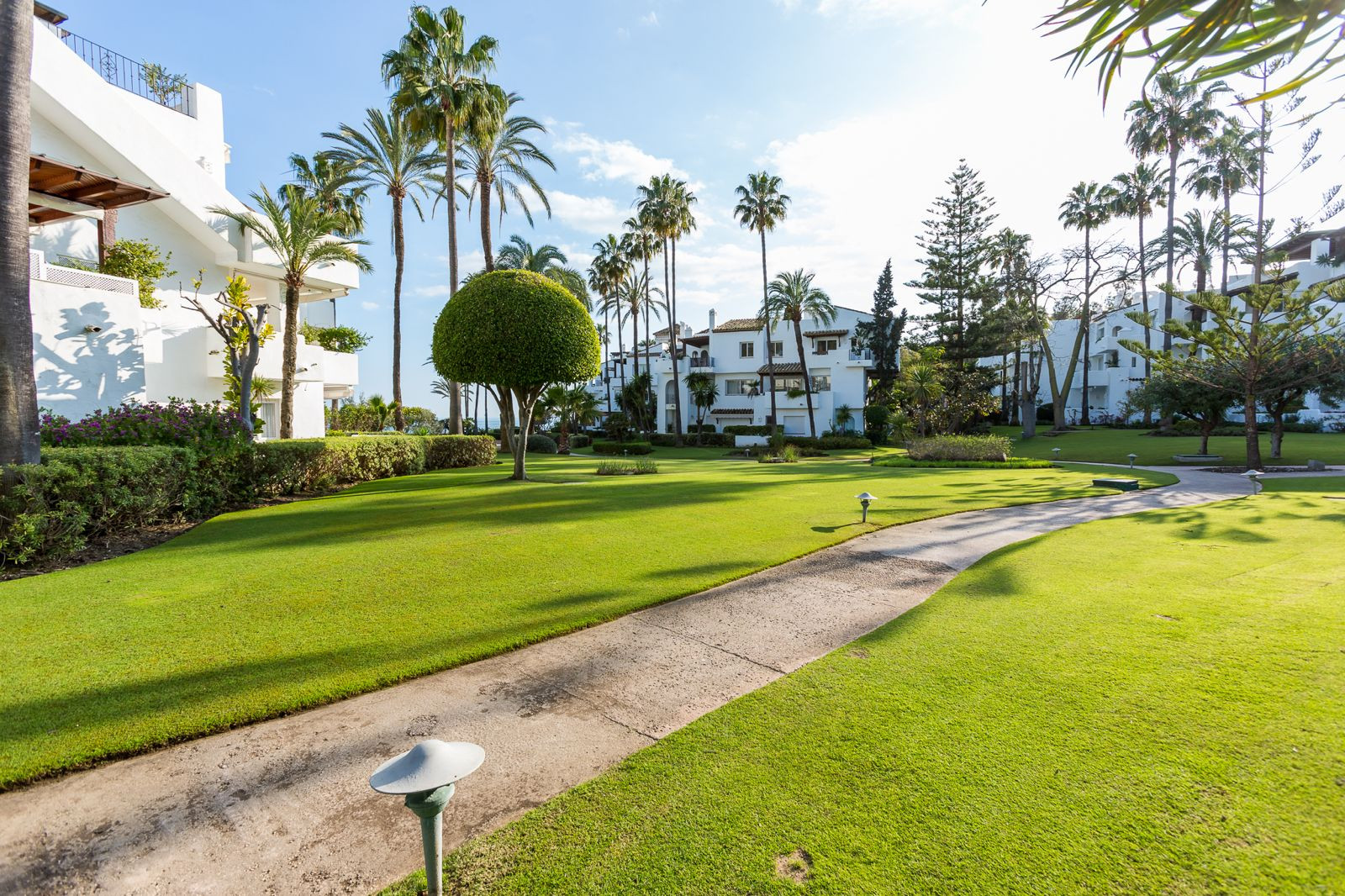 Appartement met directe toegang tot het zwembad in La Alcazaba Puerto Banús in Estepona