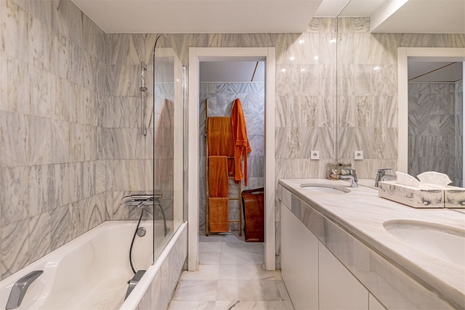 Appartement met directe toegang tot het zwembad in La Alcazaba Puerto Banús in Estepona