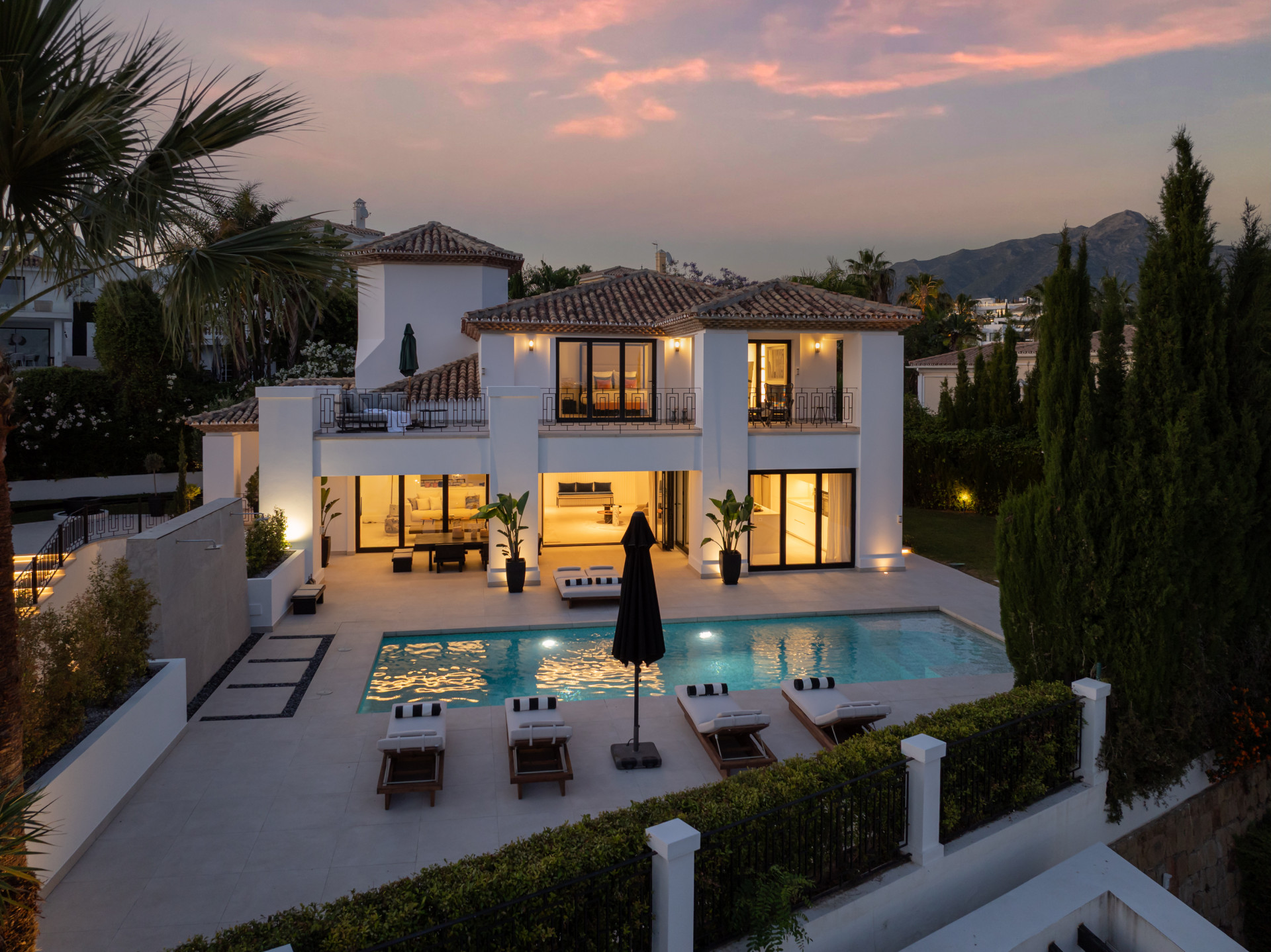 Villa dichtbij Los Naranjos Golf Club in Nueva Andalucía in Nueva Andalucia