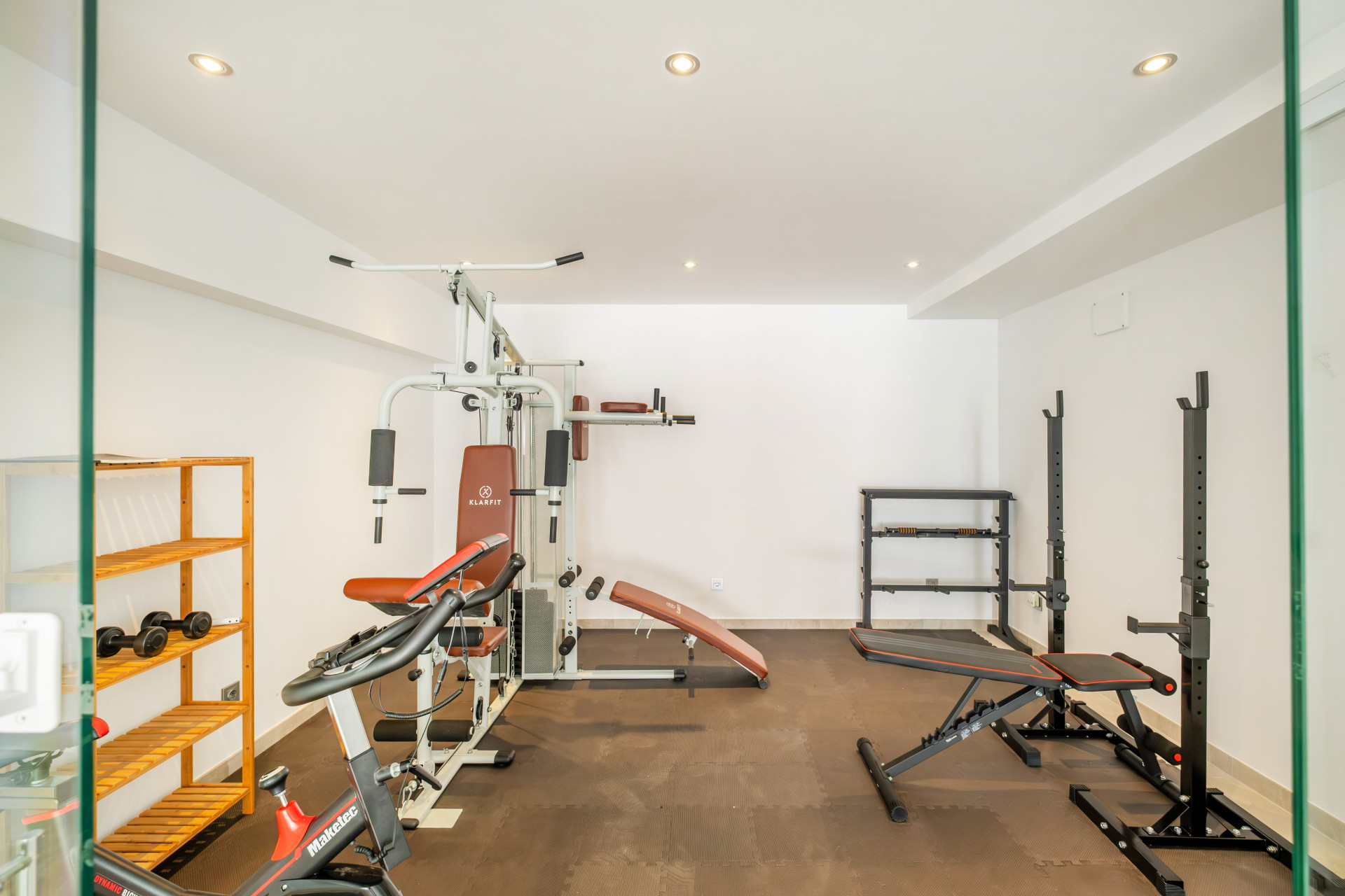 Impresionante villa de 5 dormitorios con comodidades premium en la Milla de Oro en Marbella