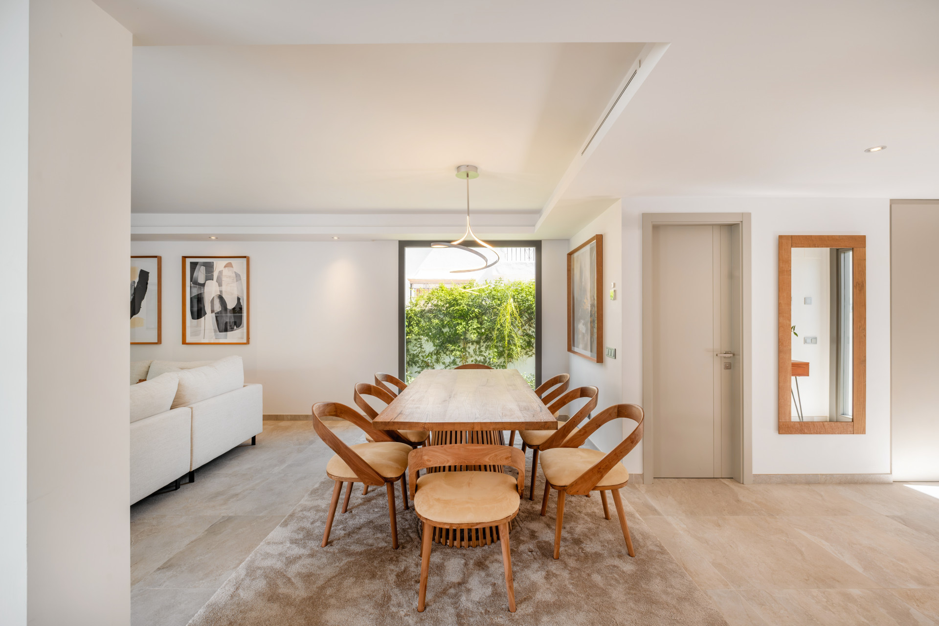 Impresionante villa de 5 dormitorios con comodidades premium en la Milla de Oro en Marbella