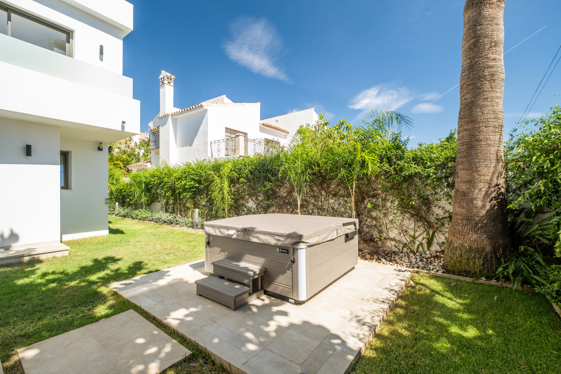 Impresionante villa de 5 dormitorios con comodidades premium en la Milla de Oro en Marbella