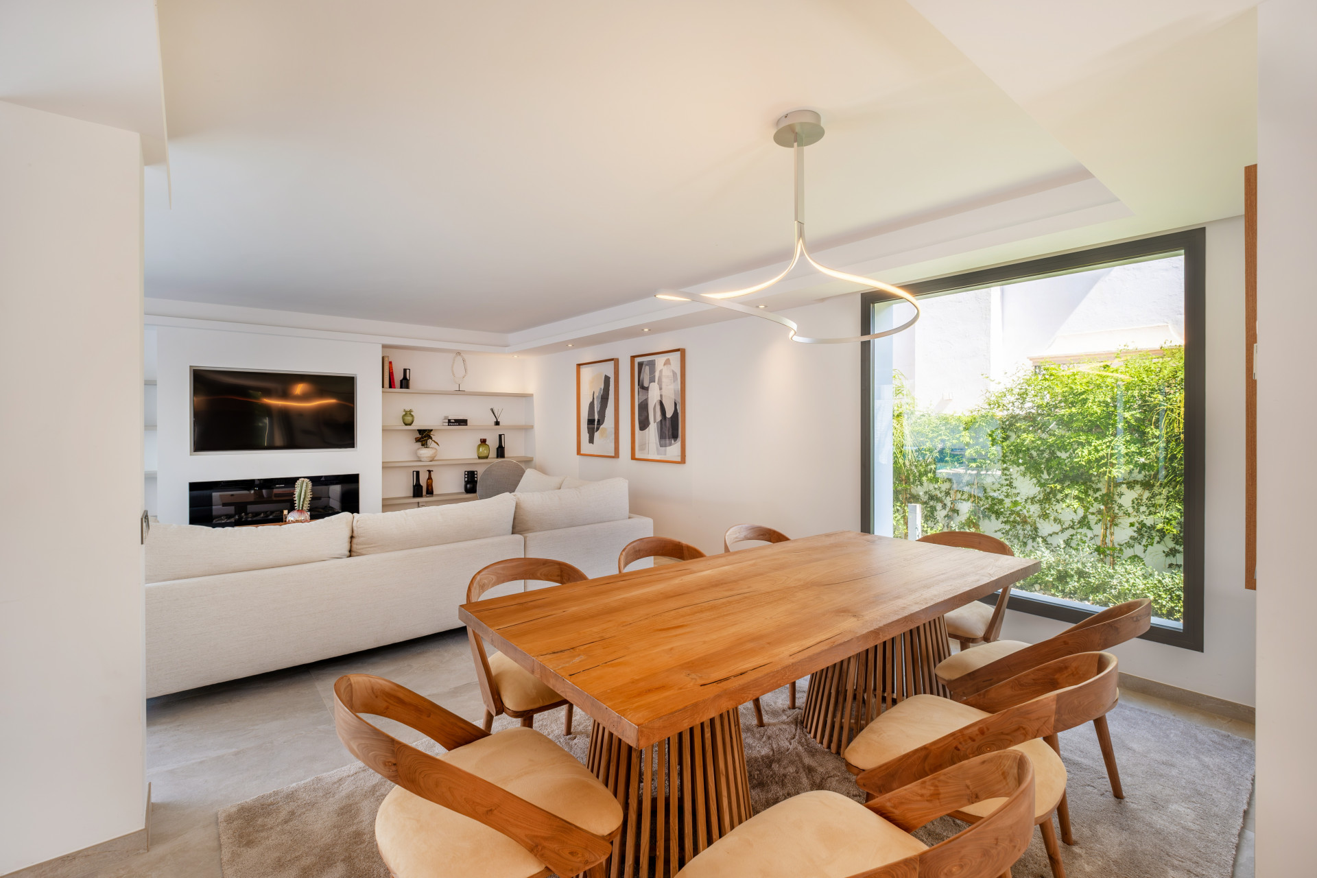 Impresionante villa de 5 dormitorios con comodidades premium en la Milla de Oro en Marbella