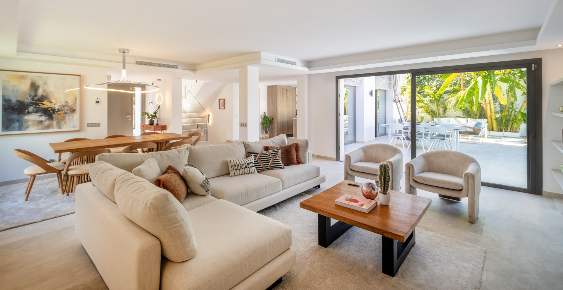 Impresionante villa de 5 dormitorios con comodidades premium en la Milla de Oro en Marbella