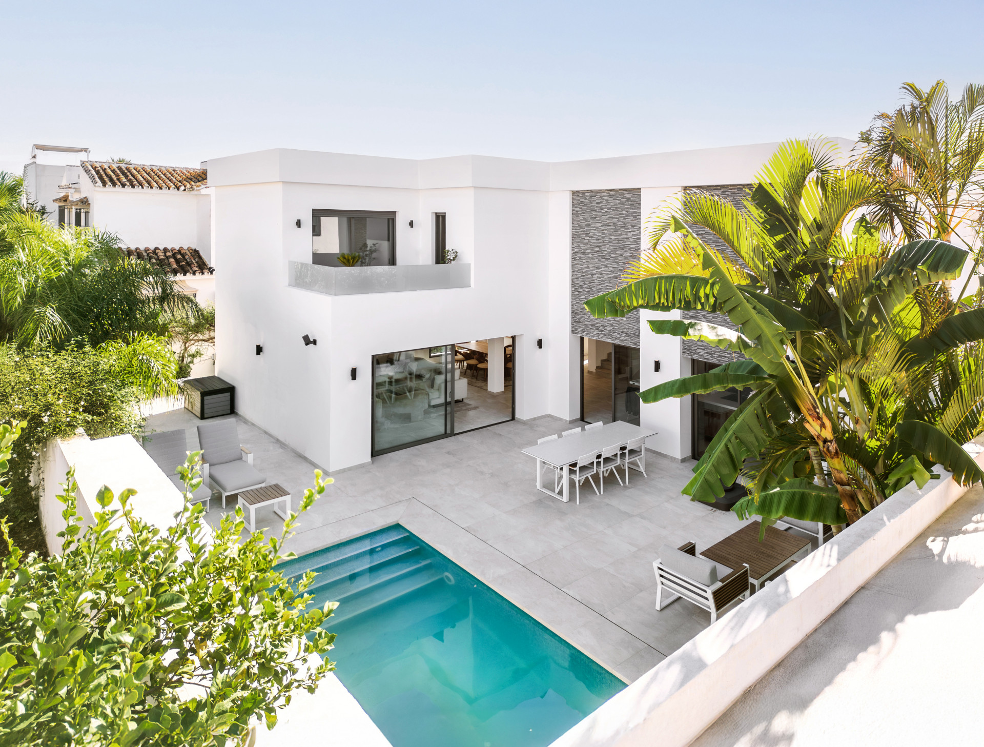 Impresionante villa de 5 dormitorios con comodidades premium en la Milla de Oro en Marbella